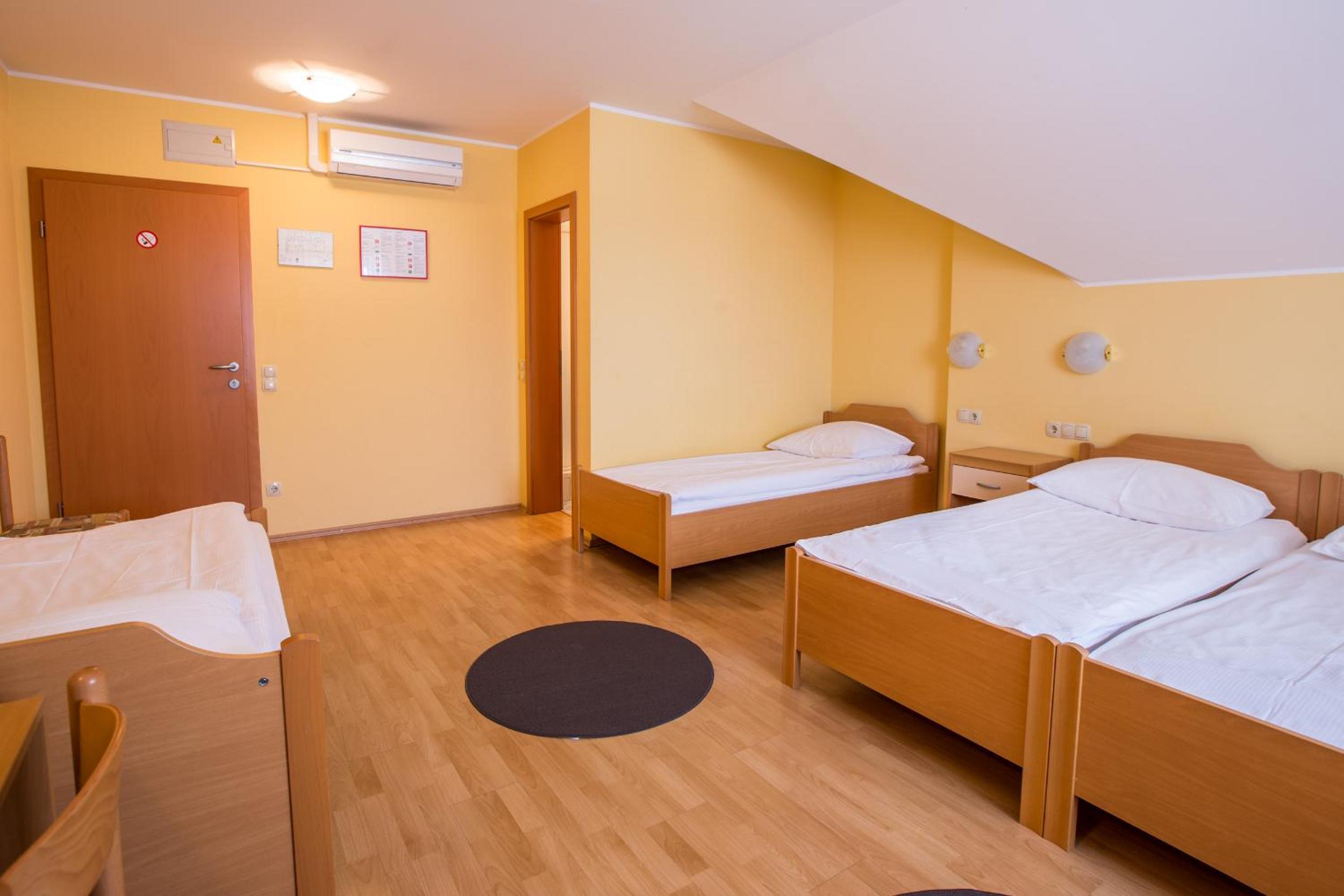 Quadruple Room - Photo 14