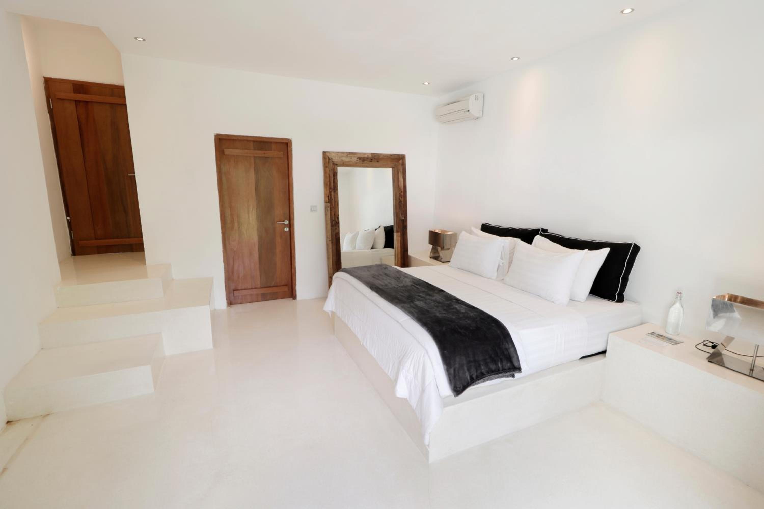 Two-Bedroom Villa with Garden Private Pool - Photo 14