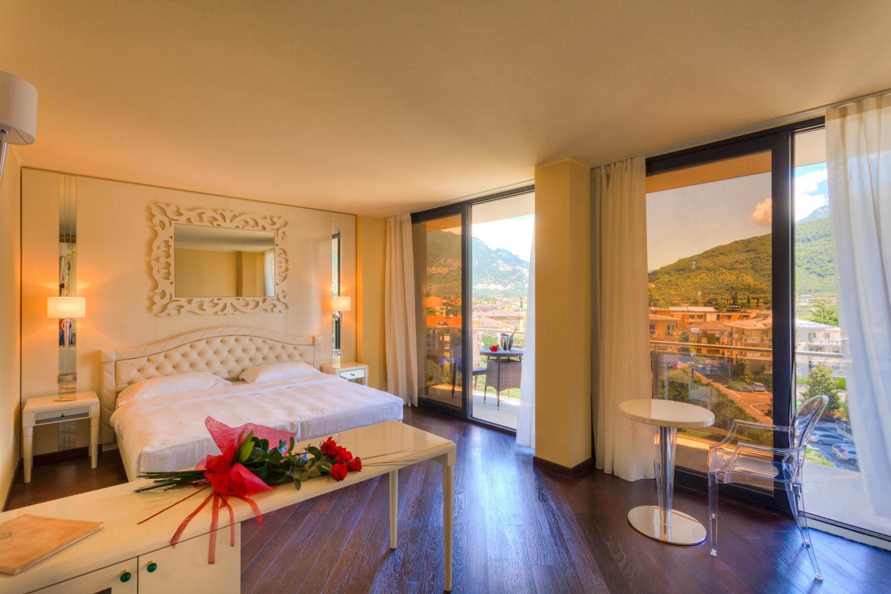 Superior Classic Double Room with Balcony - Photo 1
