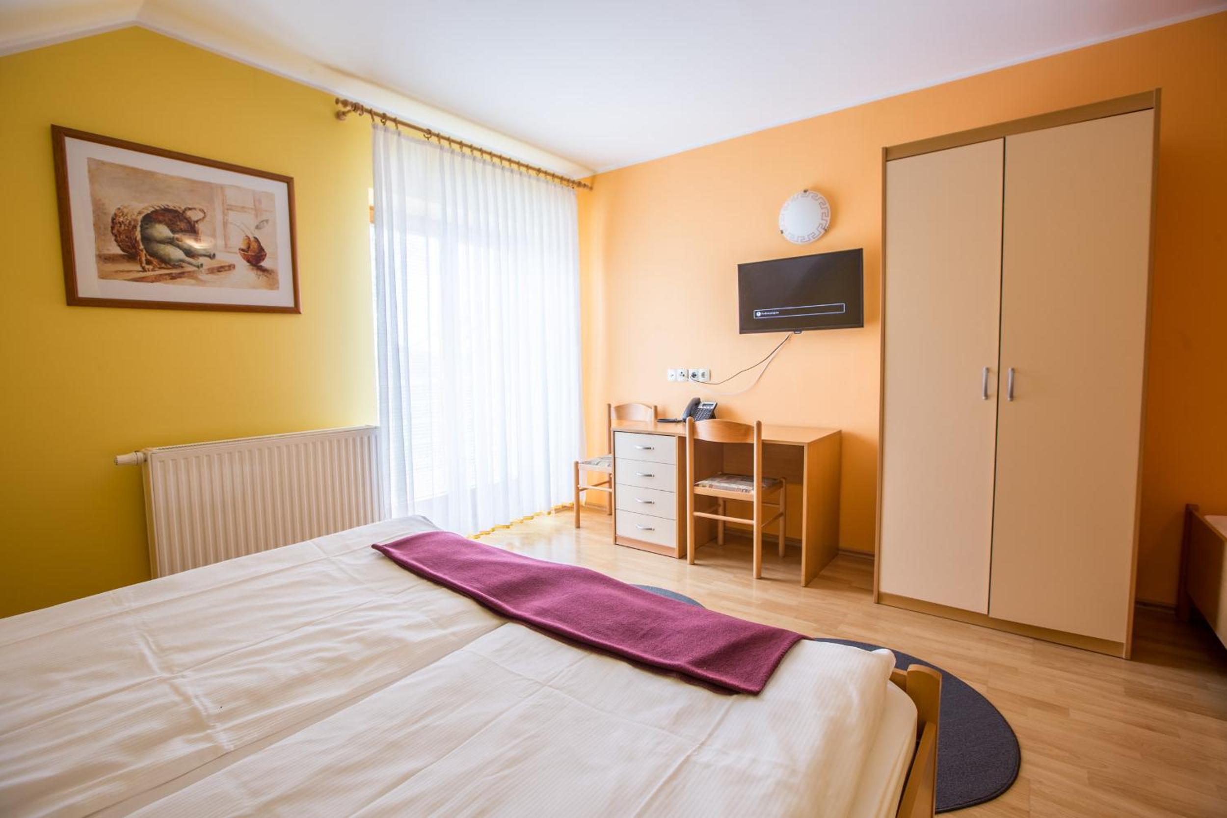 Double Room - Photo 6