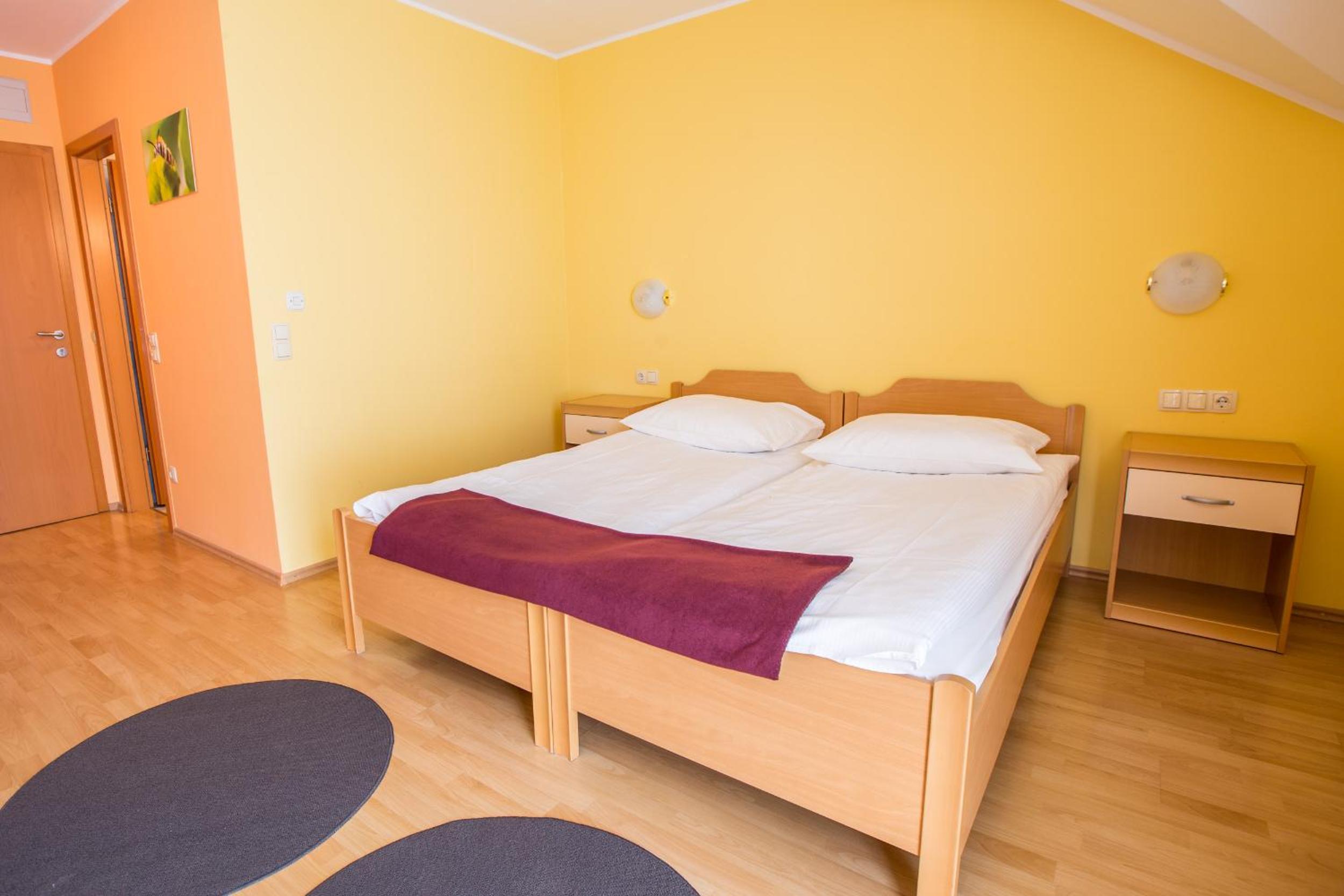 Double Room - Photo 5