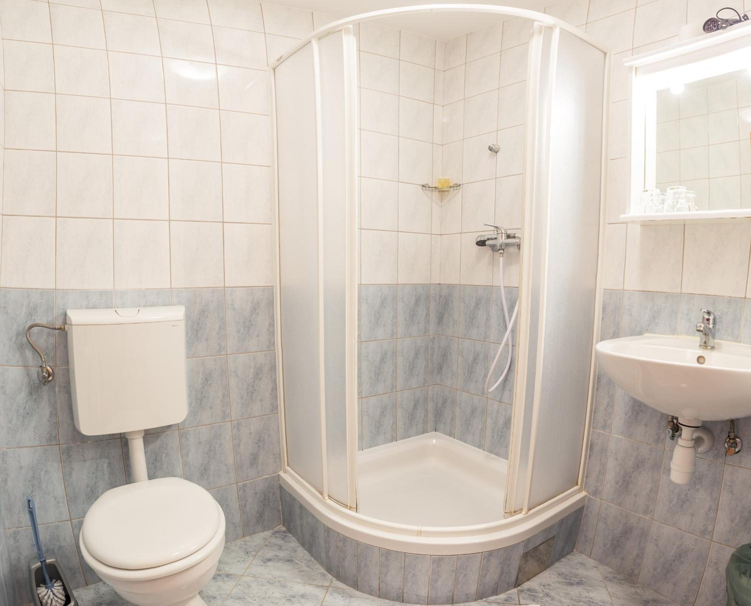 Double Room - Photo 12