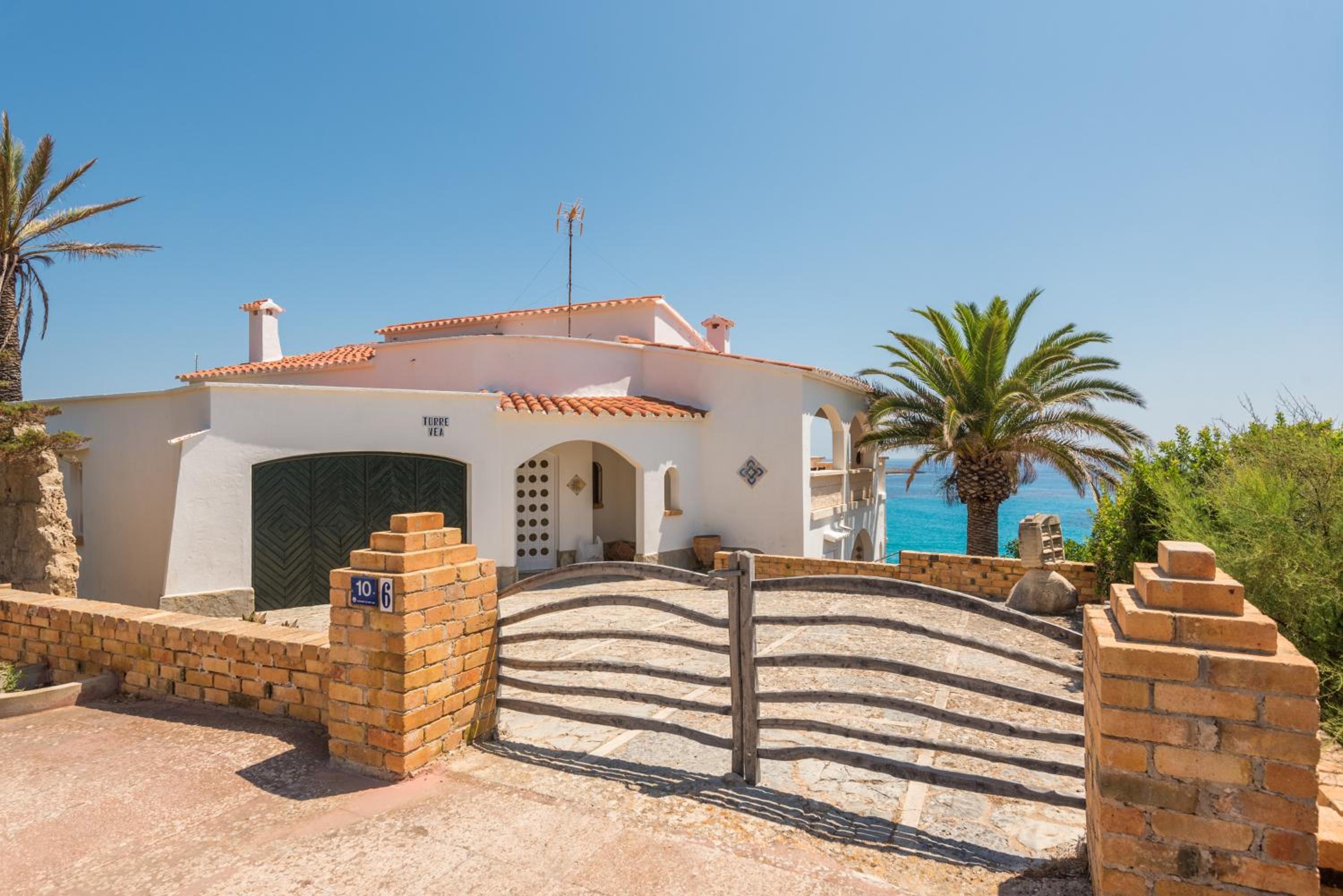 Villa photo 3