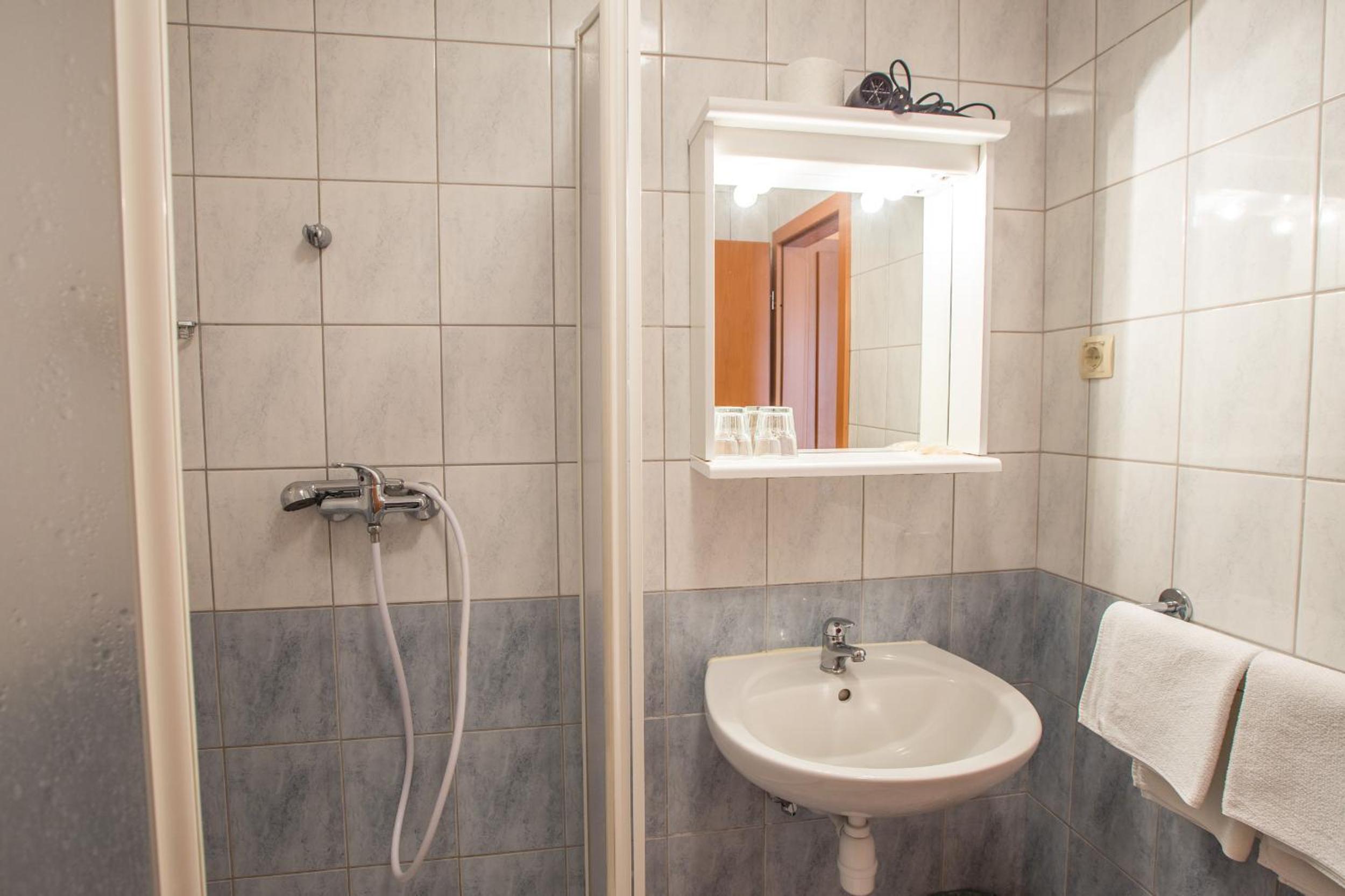 Double Room - Photo 11