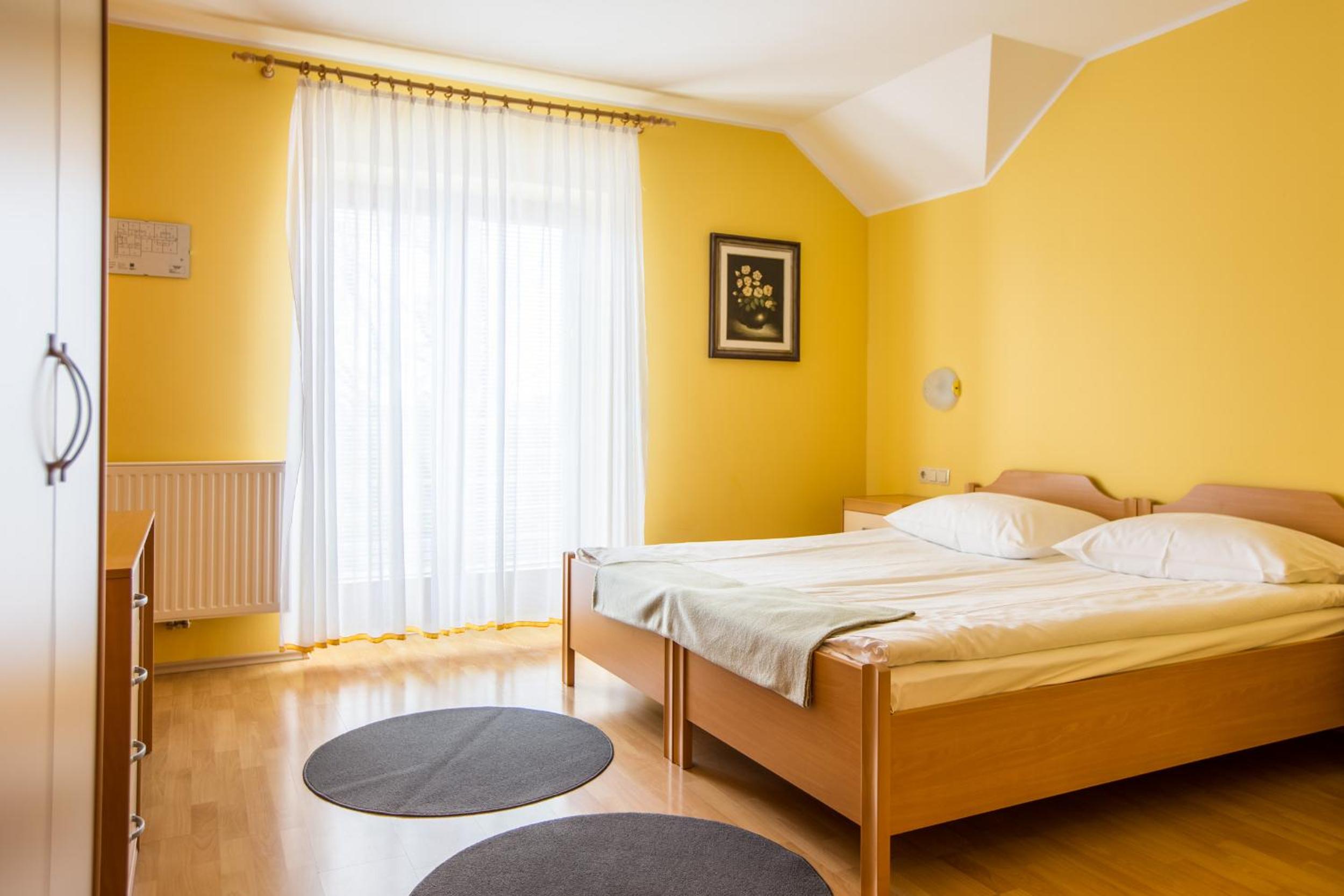 Double Room - Photo 7
