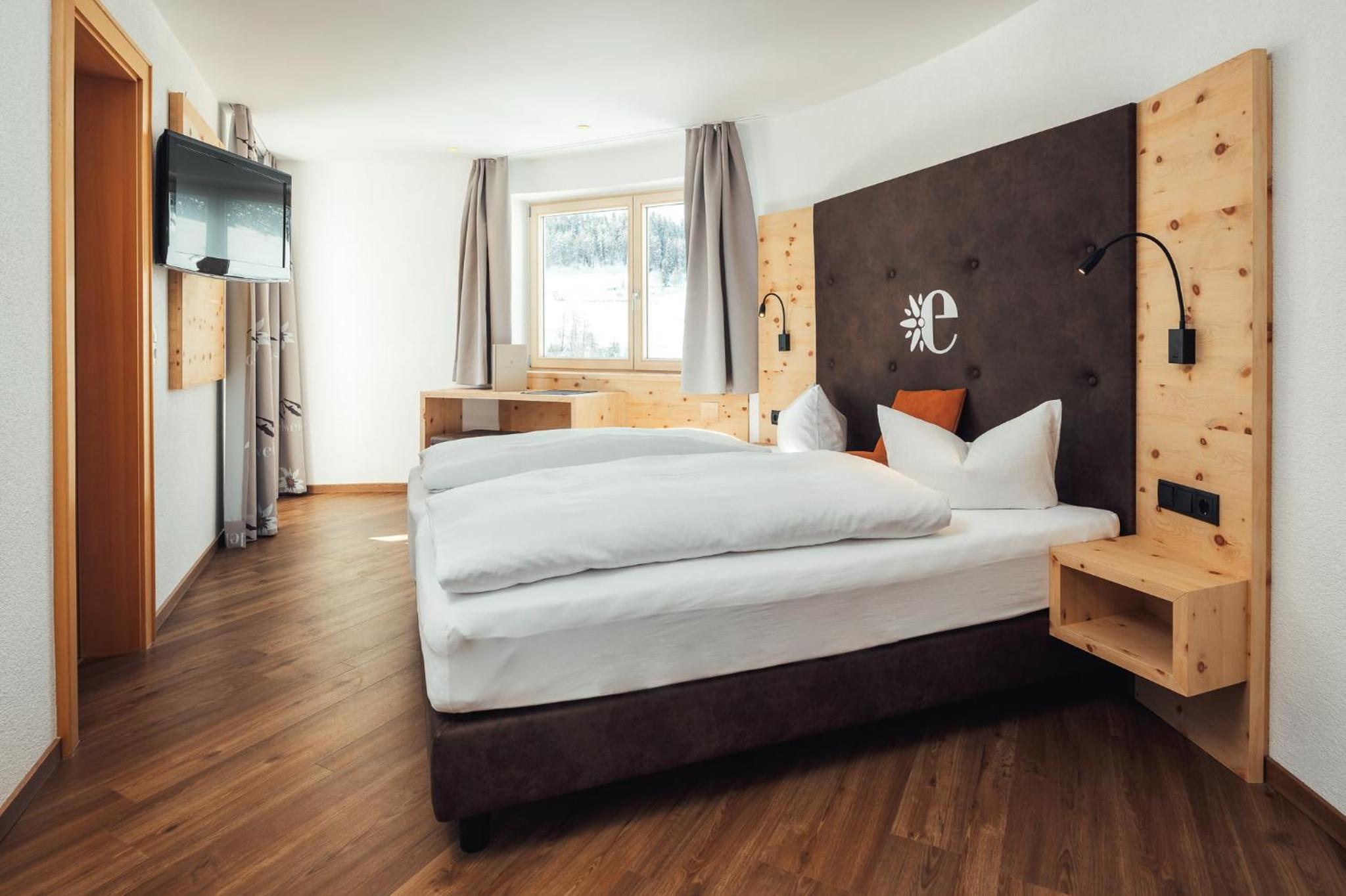 Double Room with Balcony - Photo 1