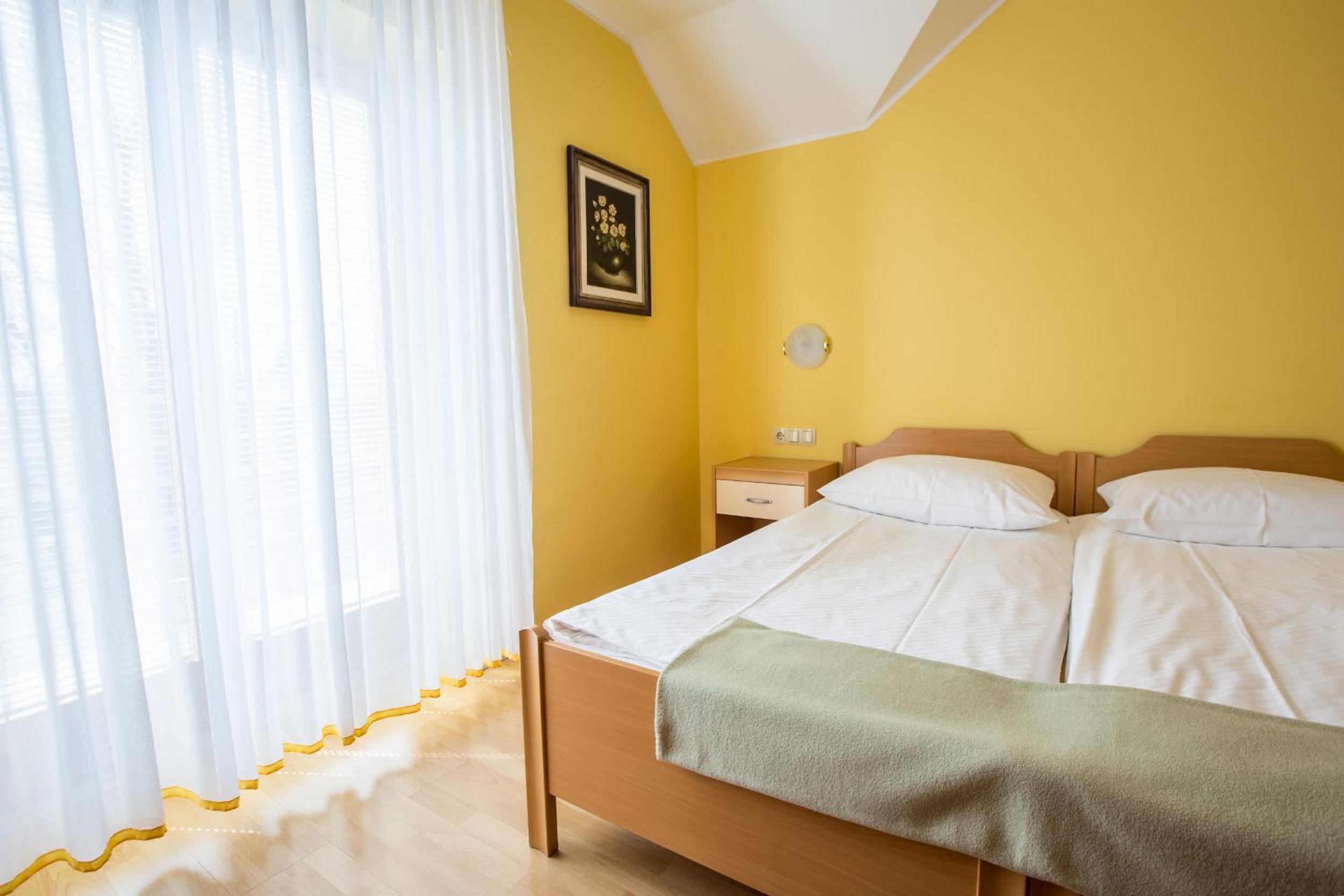 Double Room - Photo 2