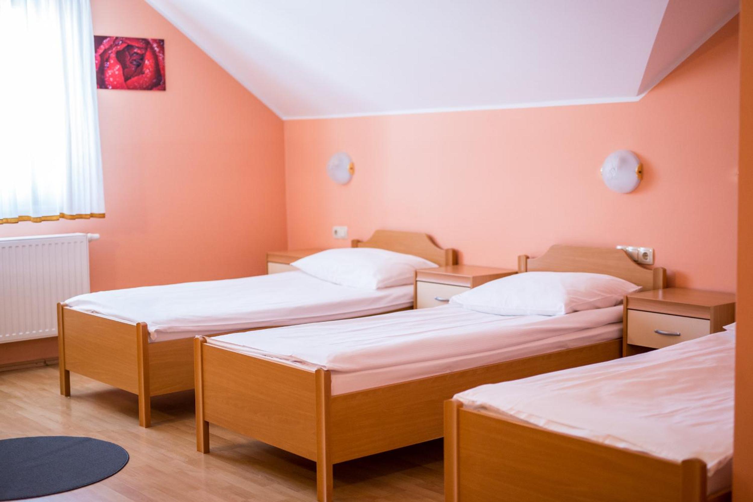 Triple Room - Photo 2