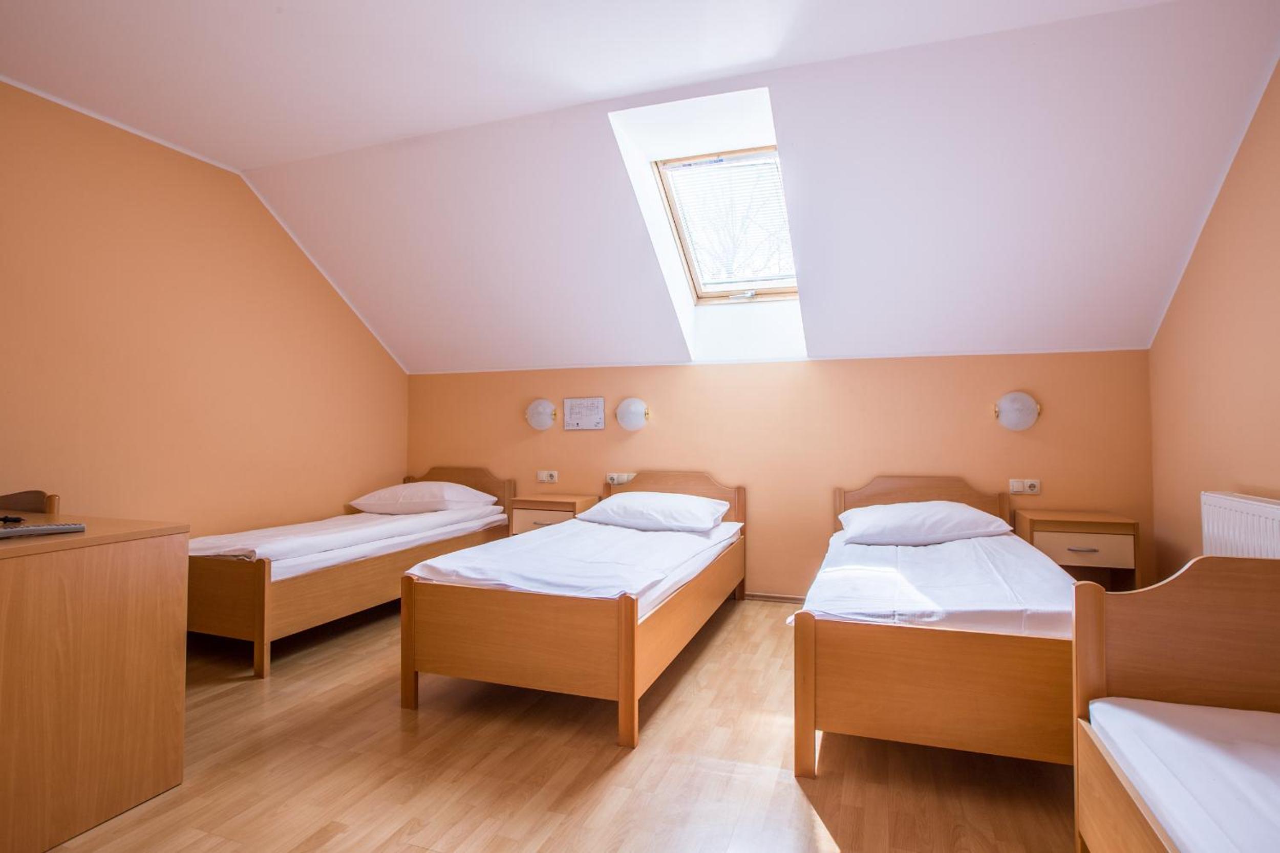 Triple Room - Photo 1