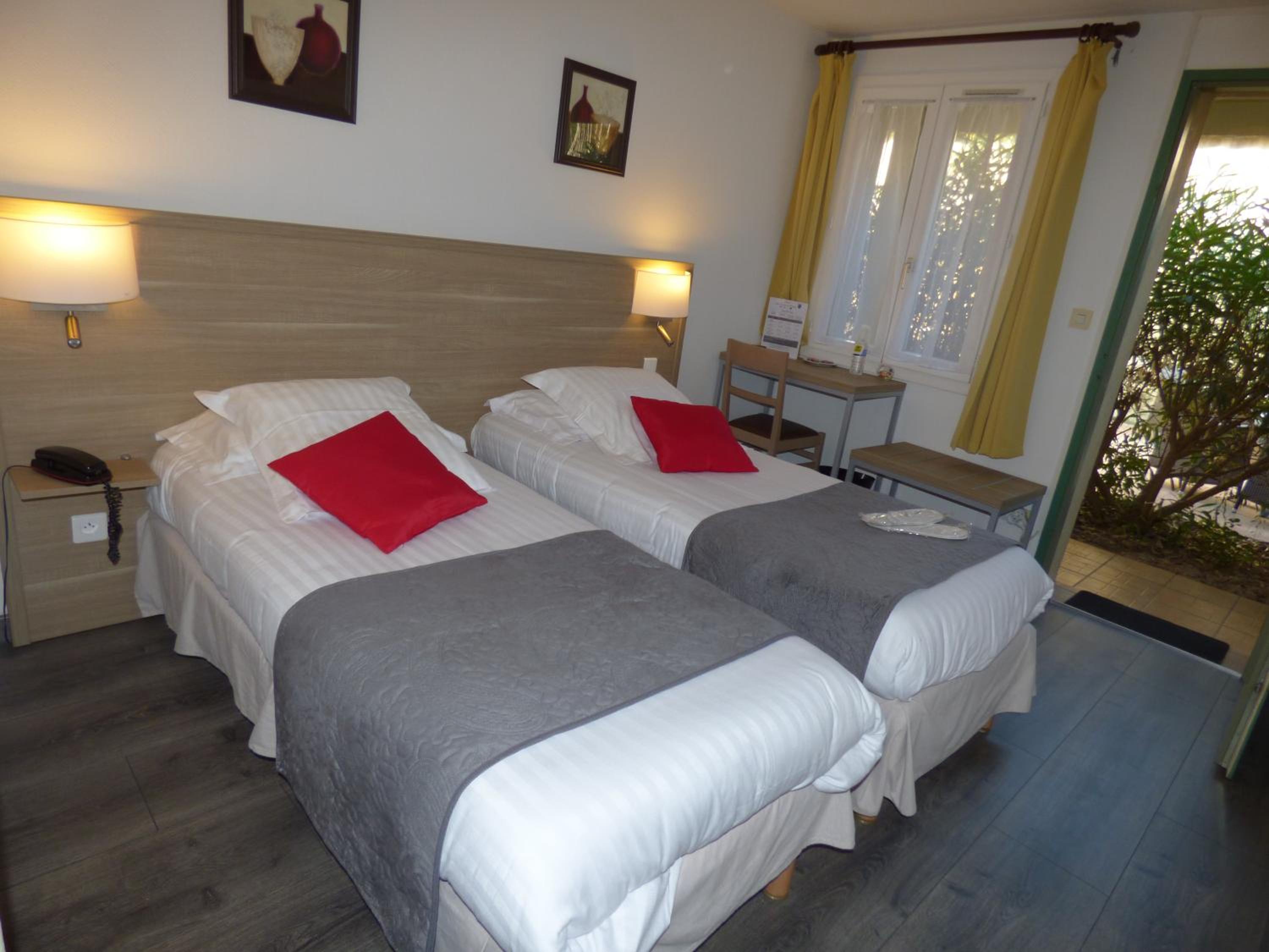 Twin Room with Garden View photo 3
