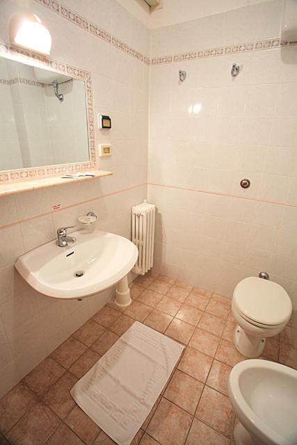 Family Room (2 Adults + 2 Children) - Photo 9