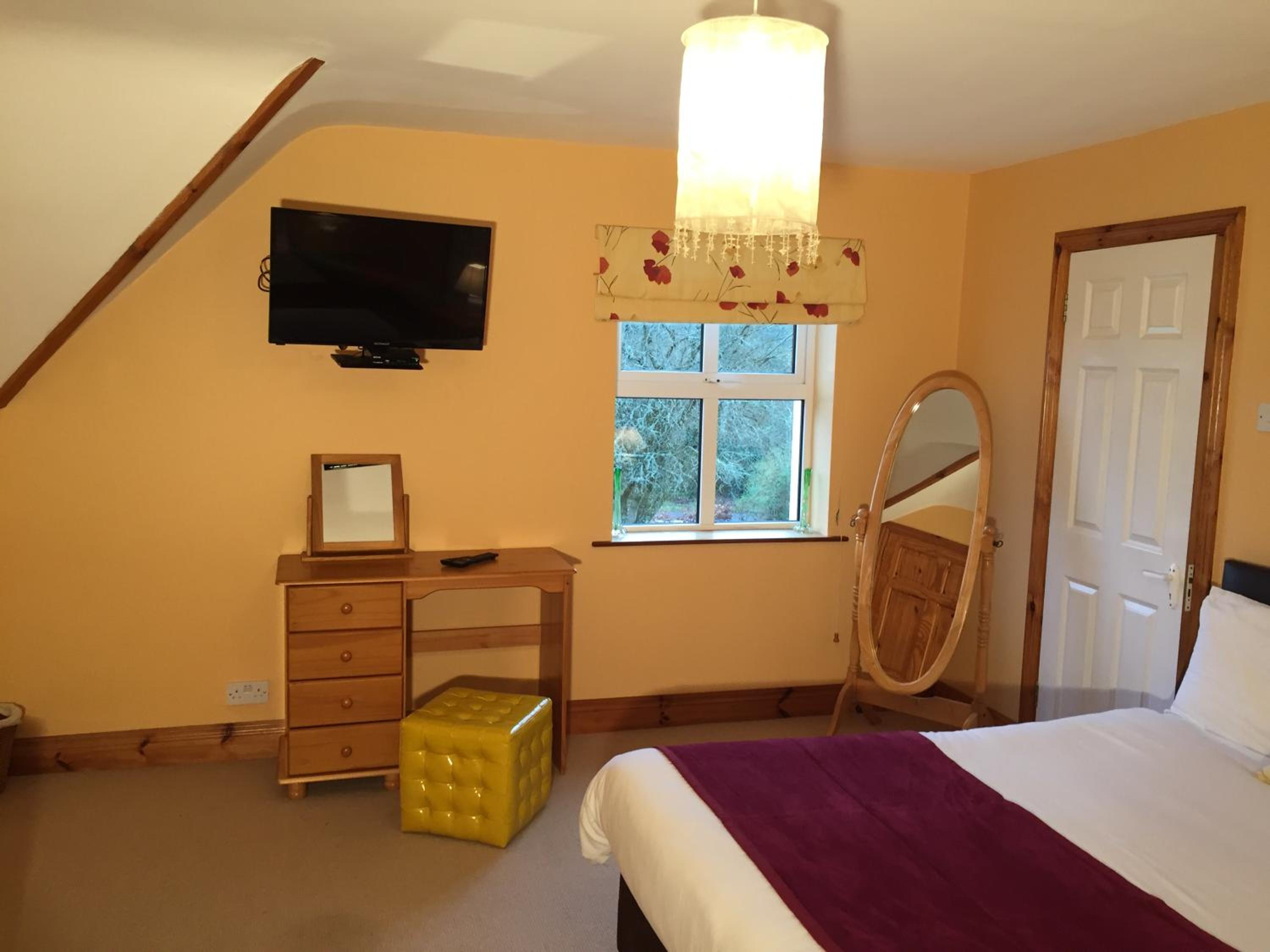 Family Room with Private Bathroom photo 3