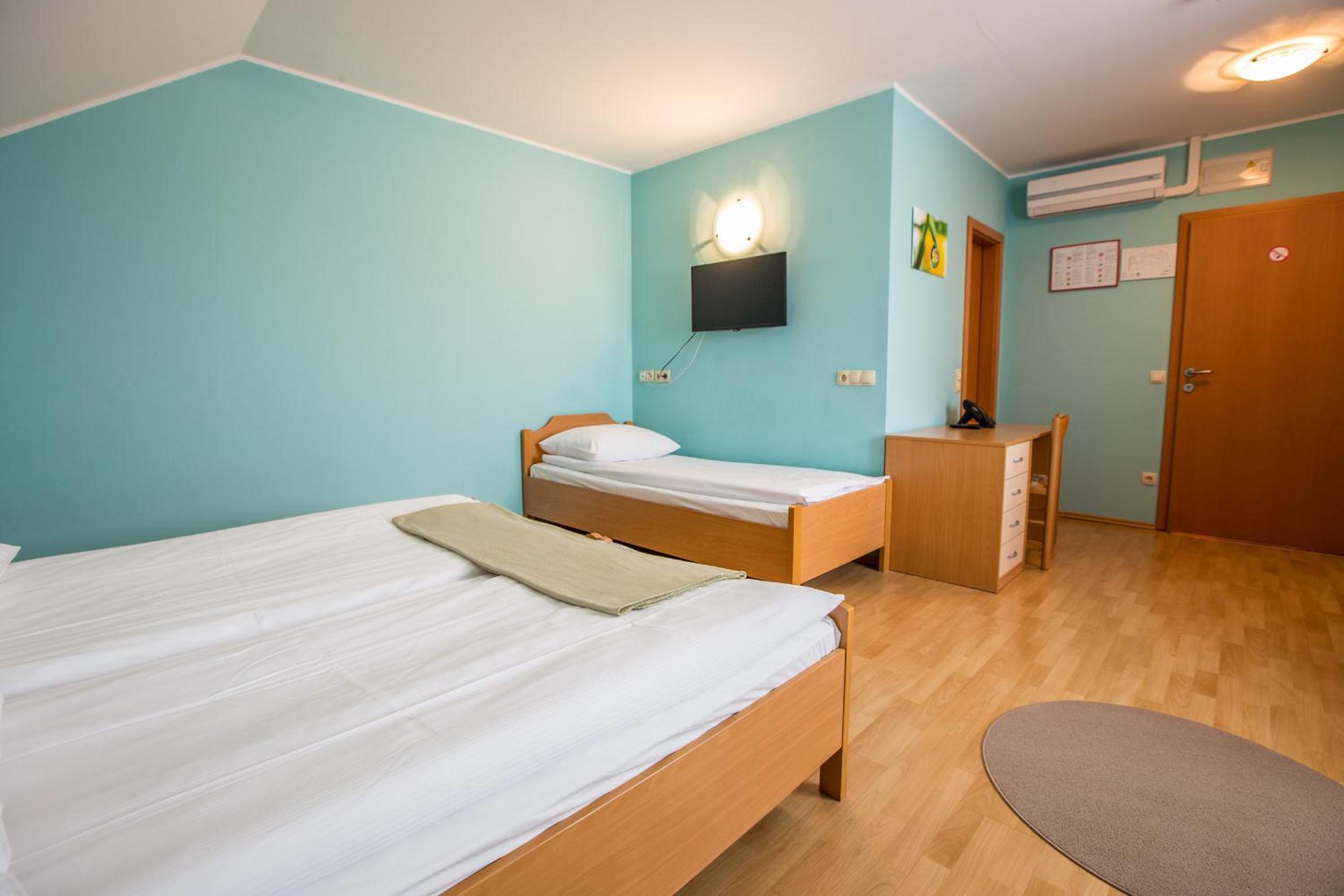 Triple Room - Photo 6