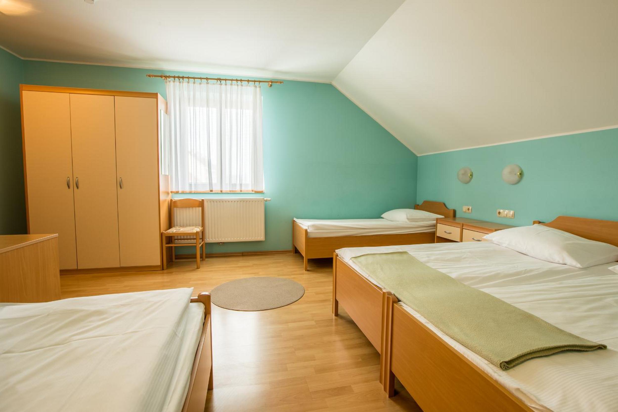 Quadruple Room - Photo 3