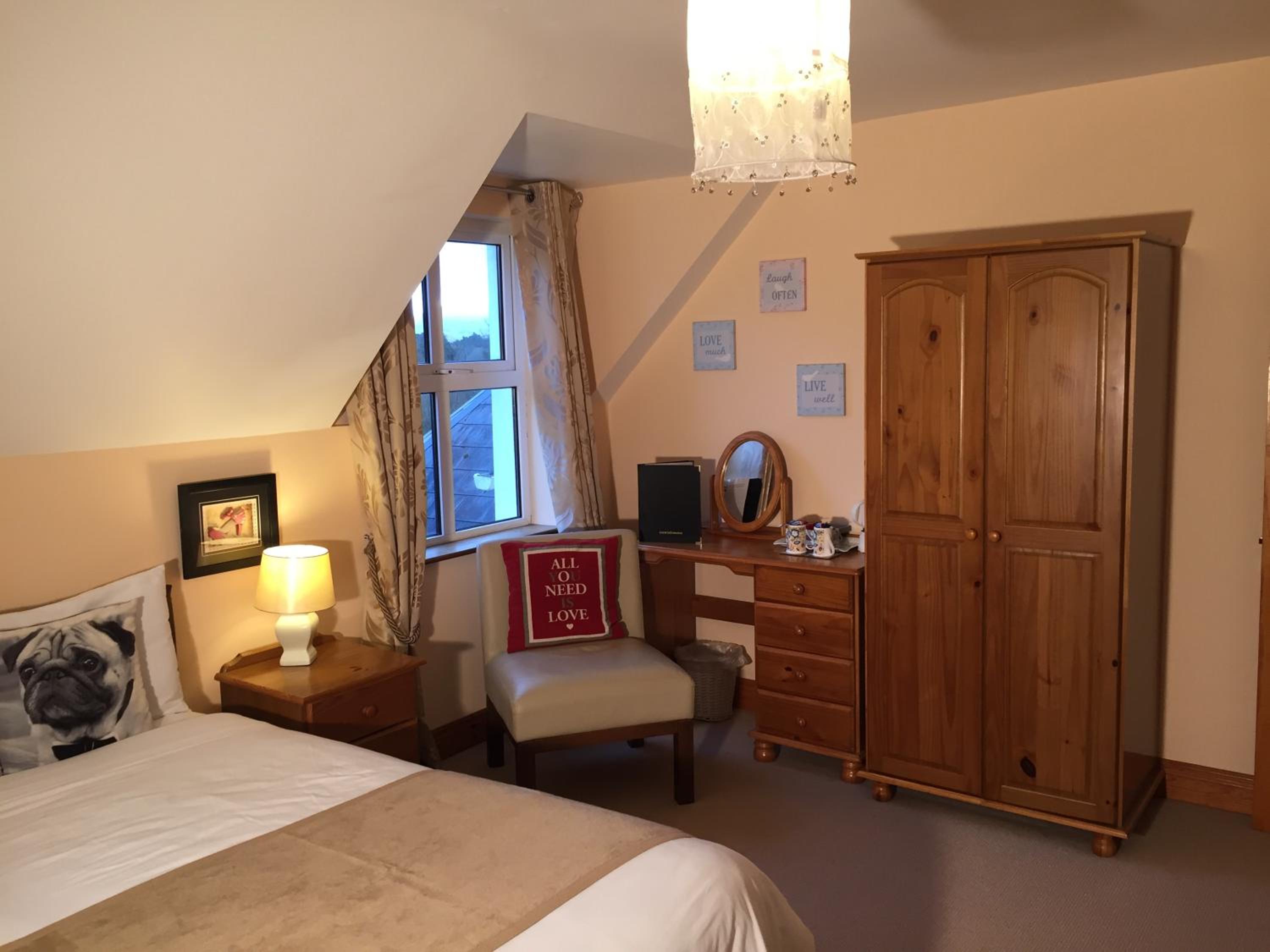 Standard Queen Room photo 2