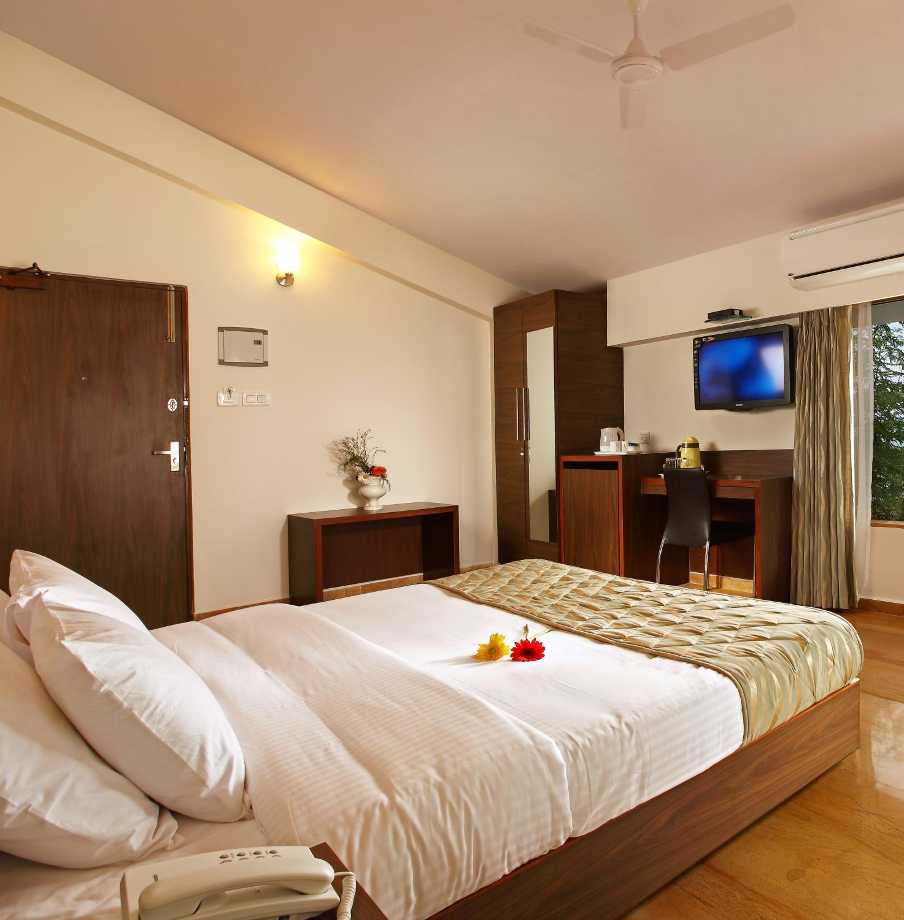 Deluxe Room with Balcony photo 1