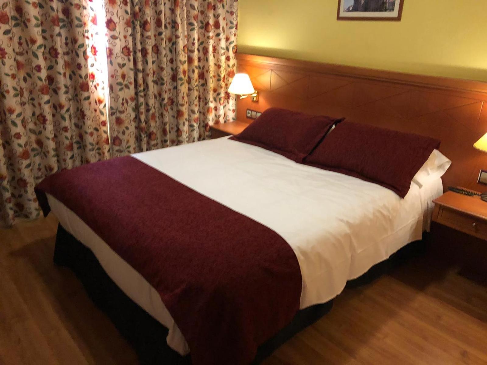 Queen Room photo 2
