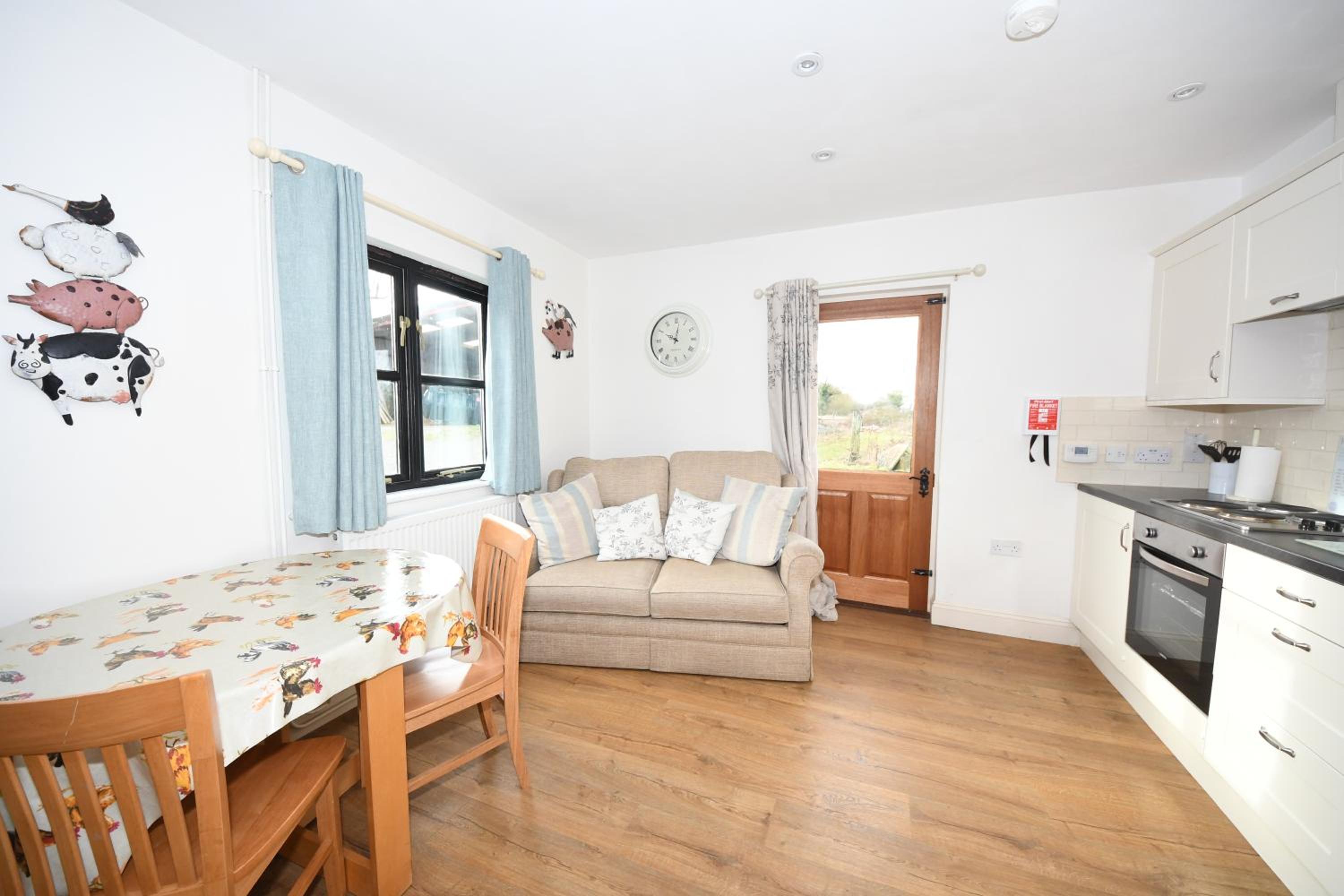 One-Bedroom House - Photo 8