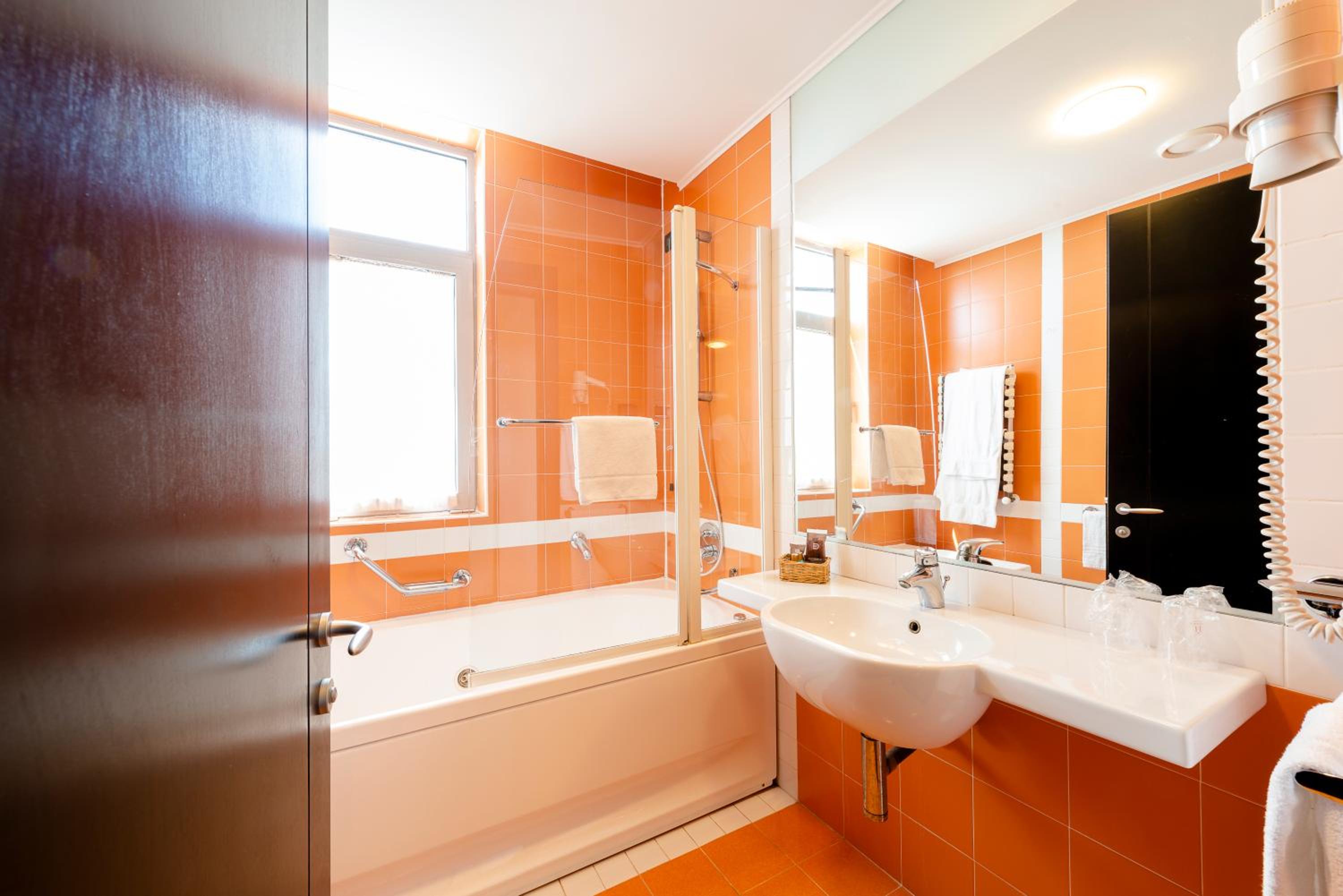 Double Room - Photo 9