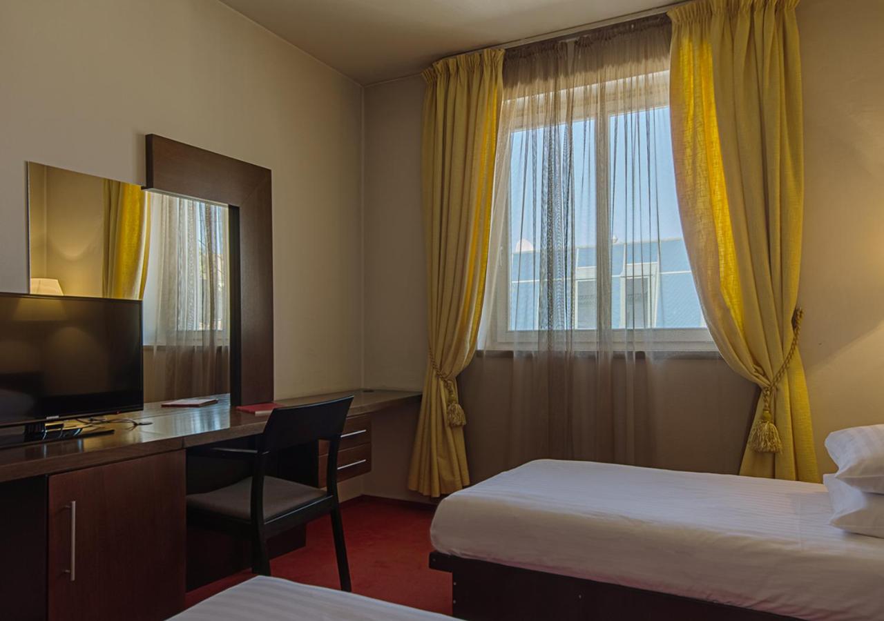Twin Room with View - Photo 1