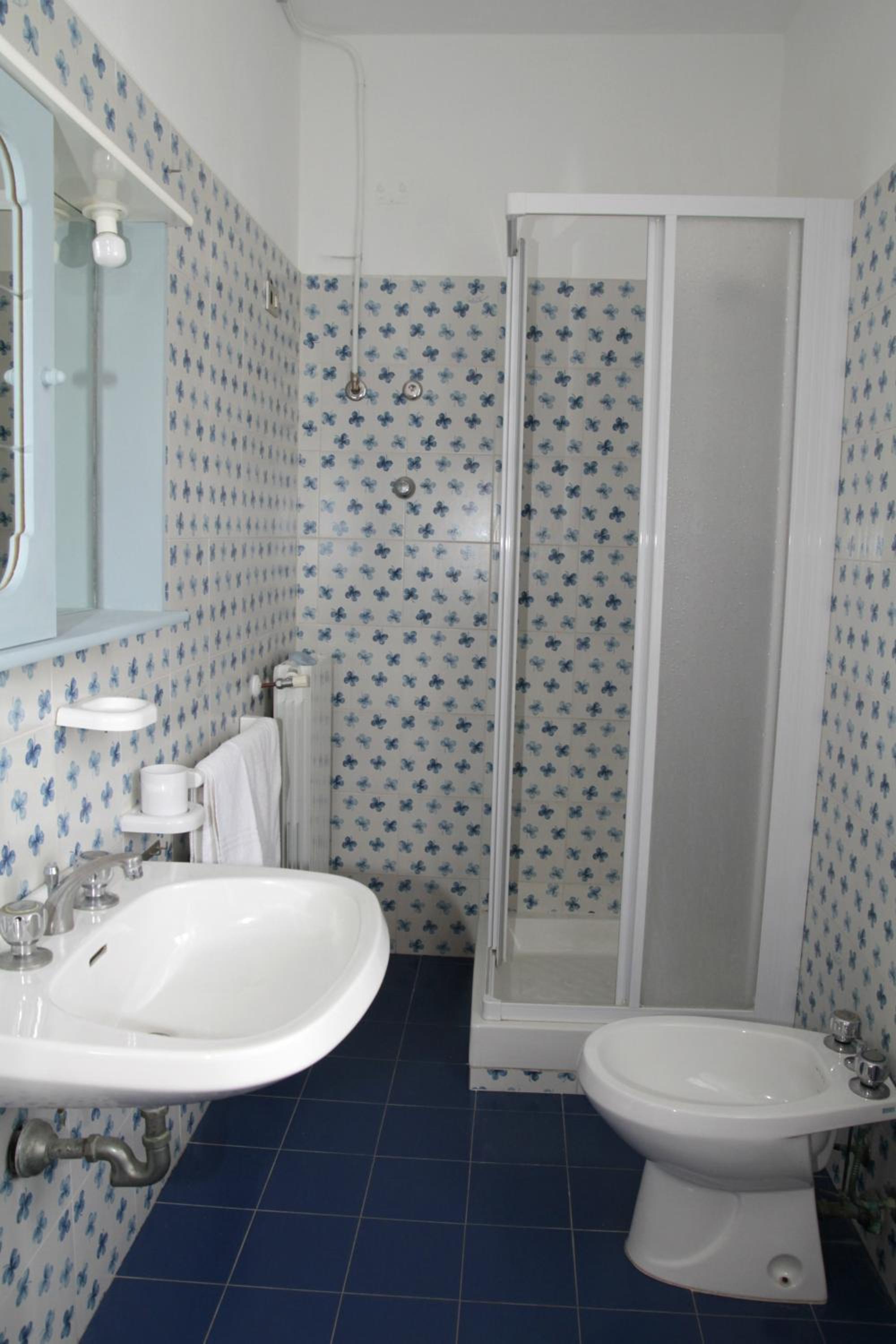 Two-Bedroom Apartment - Photo 2