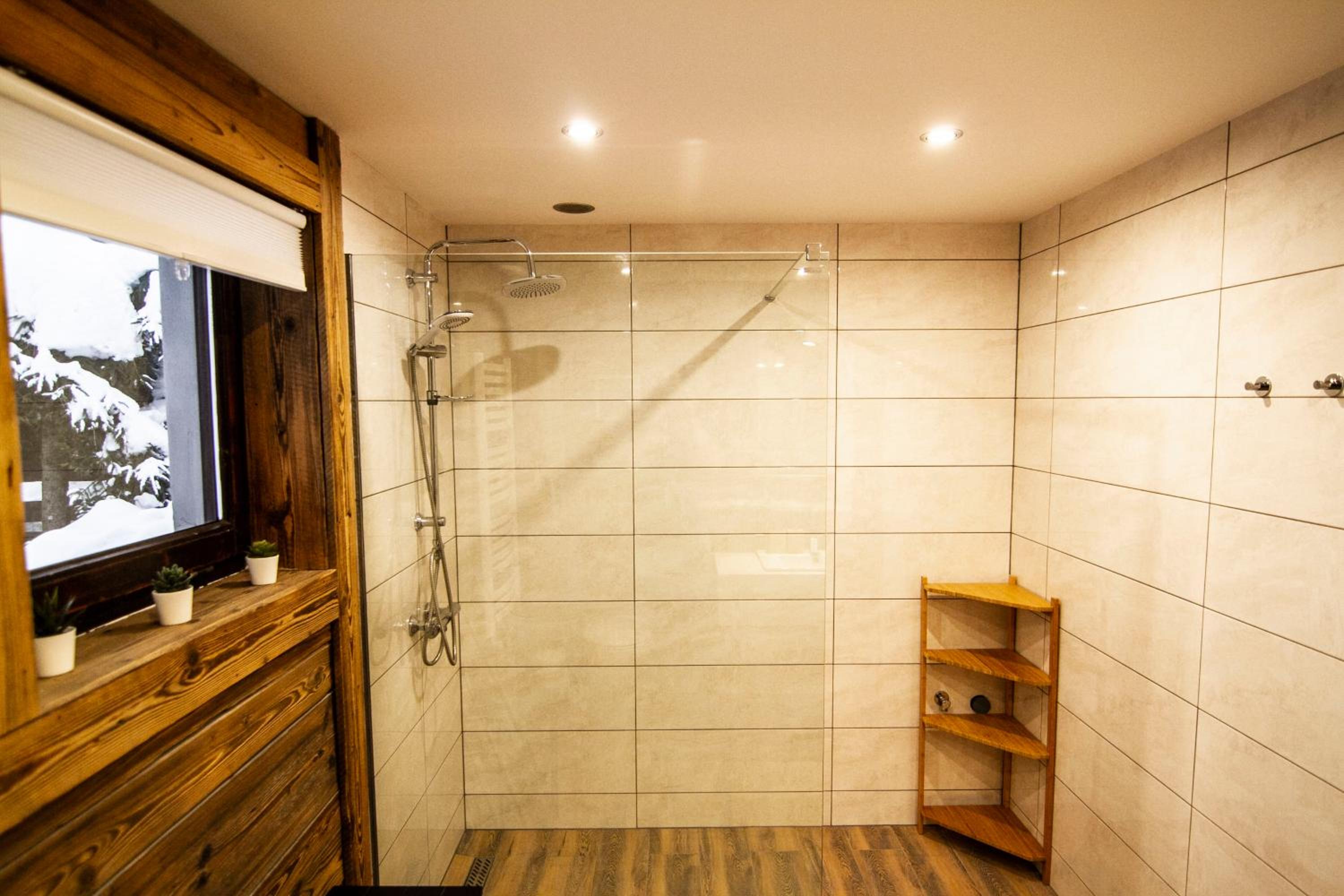 Three-Bedroom Chalet - Photo 11