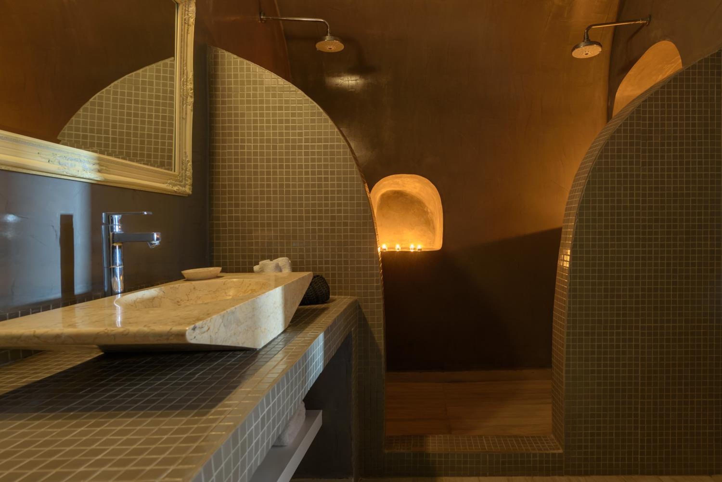 King Suite with Plunge Pool and Caldera View - Photo 22