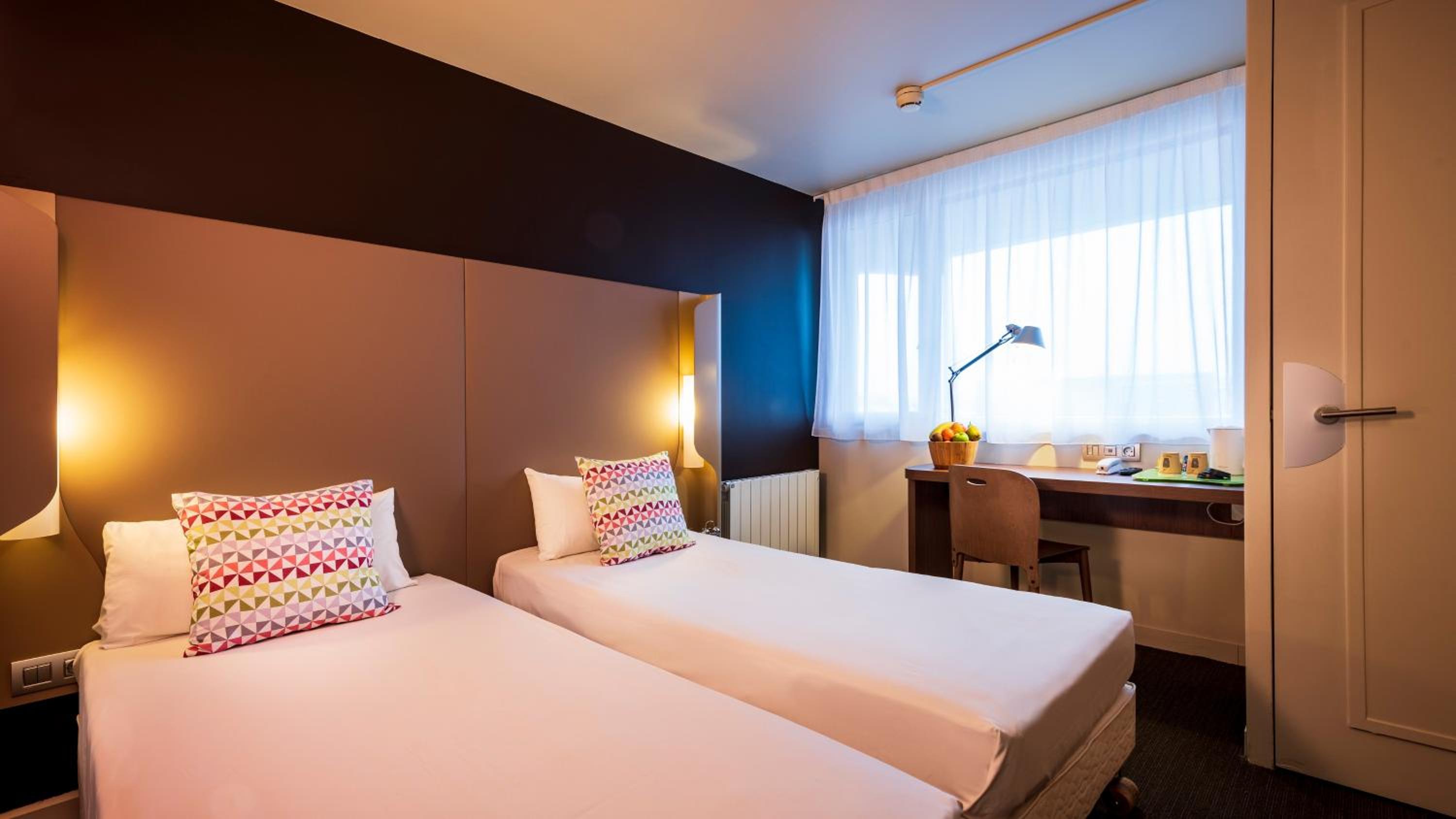 Twin Room - Photo 3