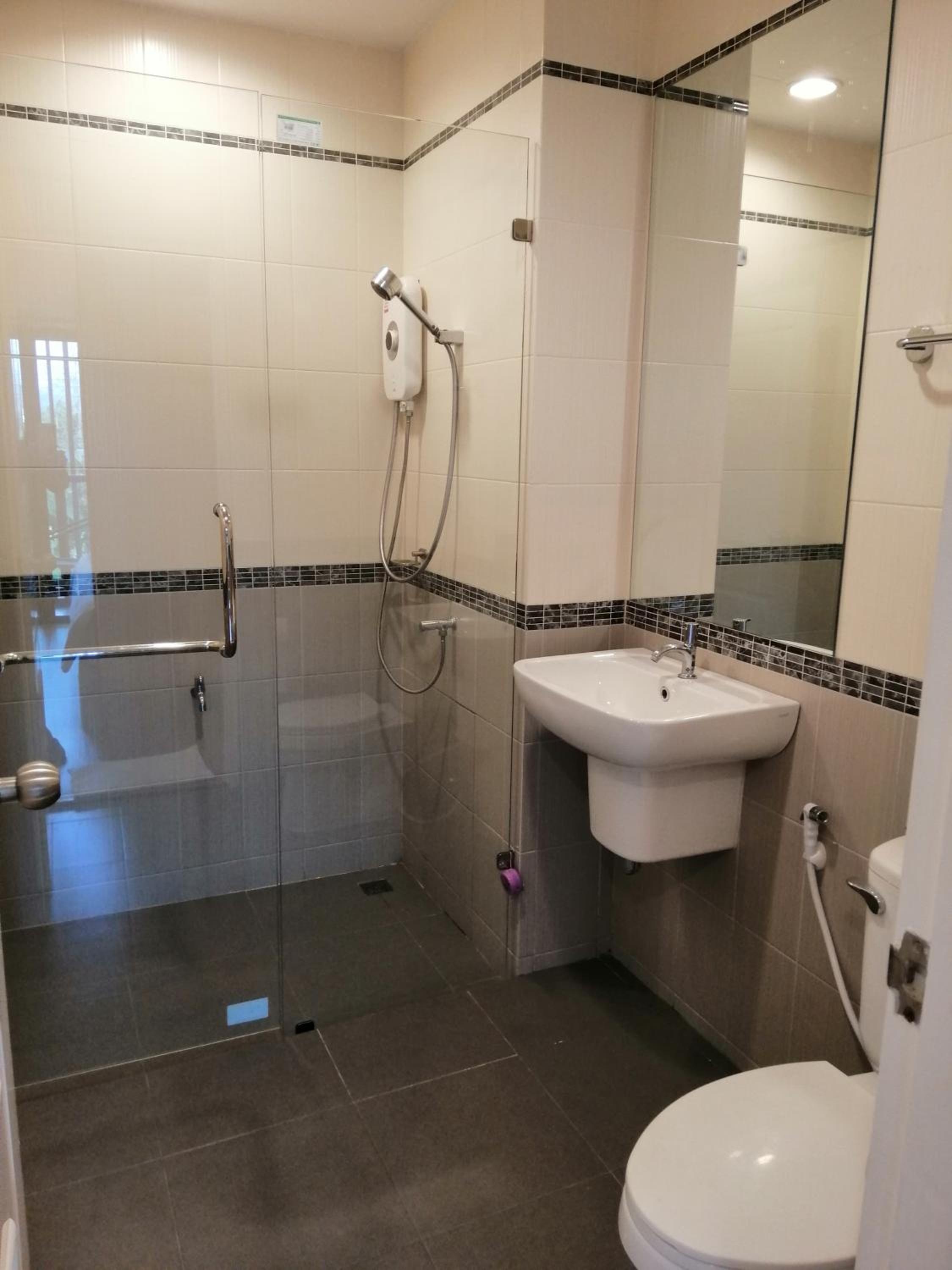 Deluxe Double Room with Balcony - Photo 5