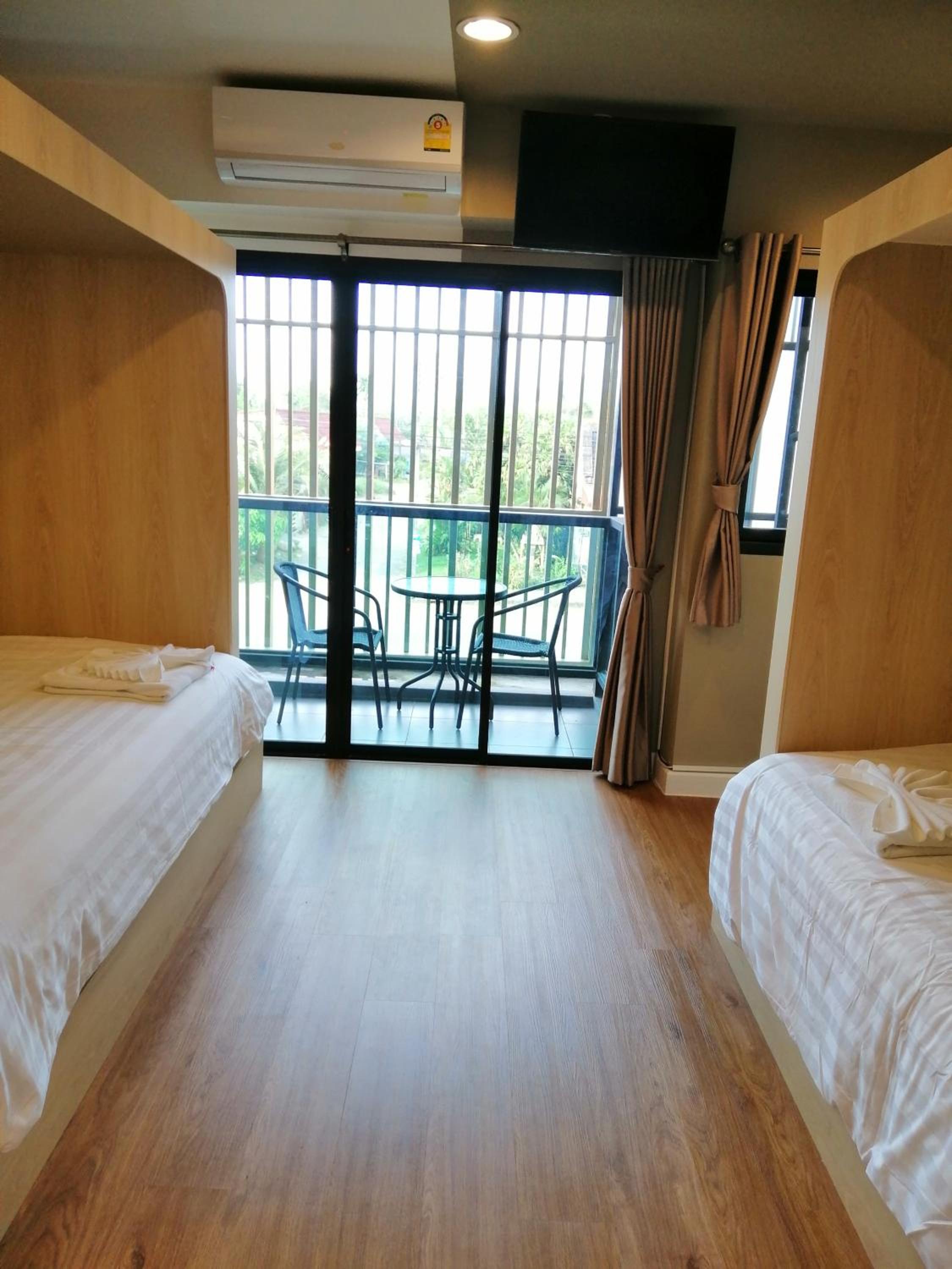 Deluxe Double or Twin Room with Balcony - Photo 3