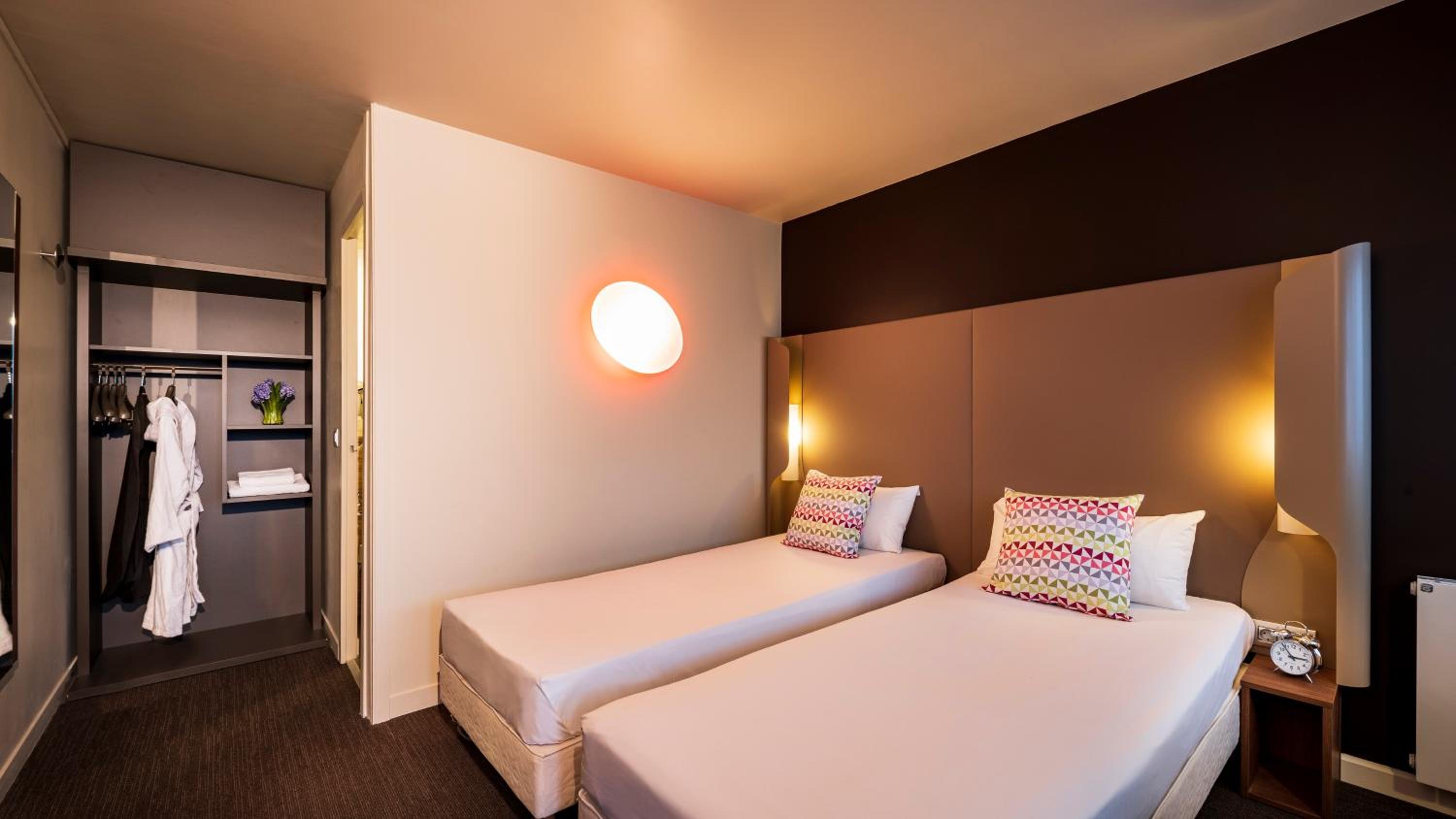 Standard Room - 2 Single Beds photo 3