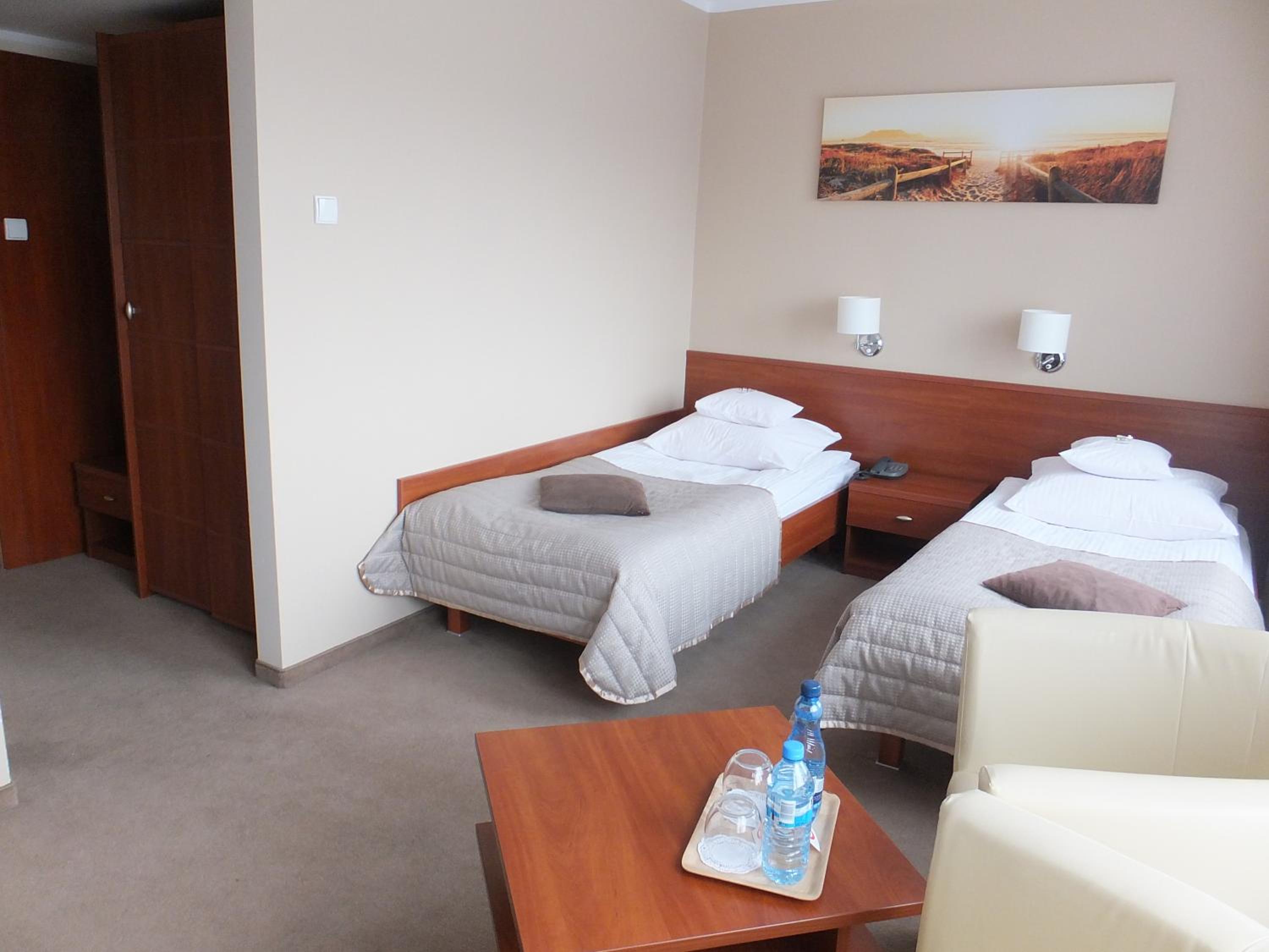 Standard Double or Twin Room - Photo 8