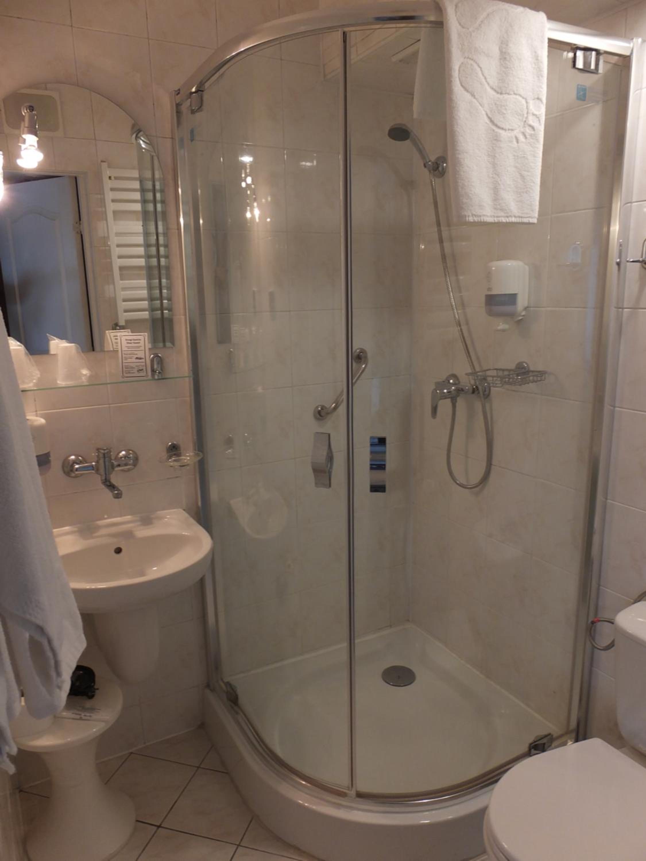 Standard Double or Twin Room - Photo 11