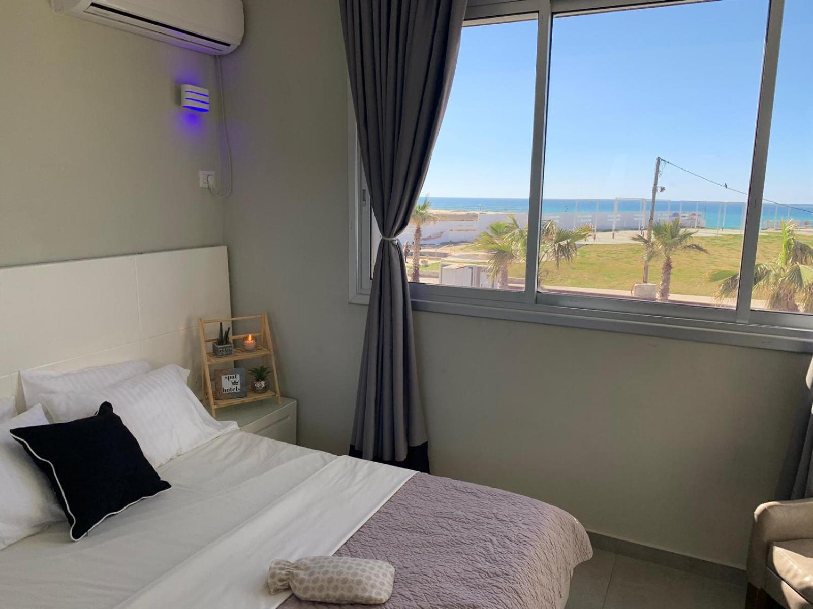 Double Room with Sea View - Photo 4