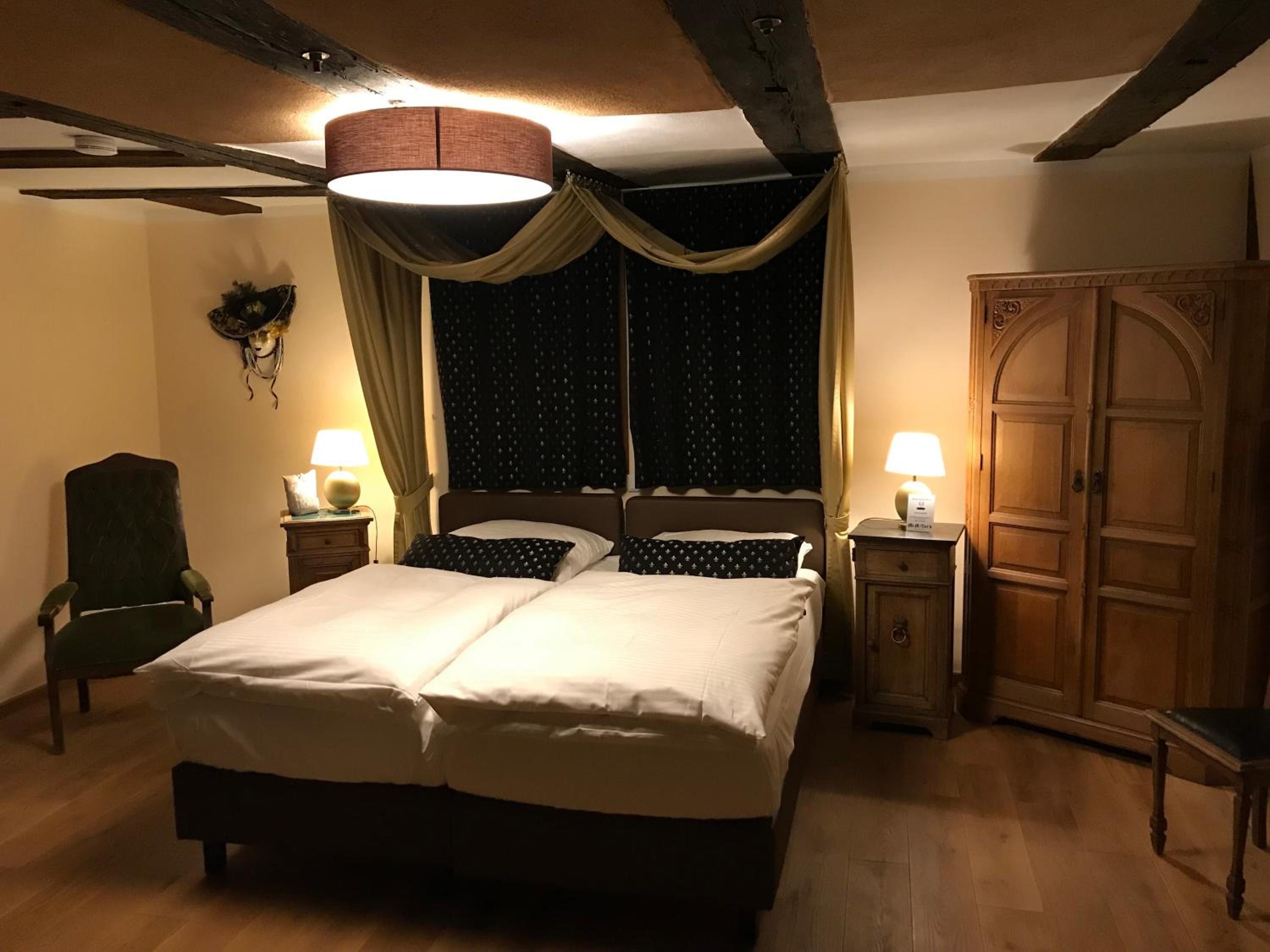 Deluxe King Room - Photo 6