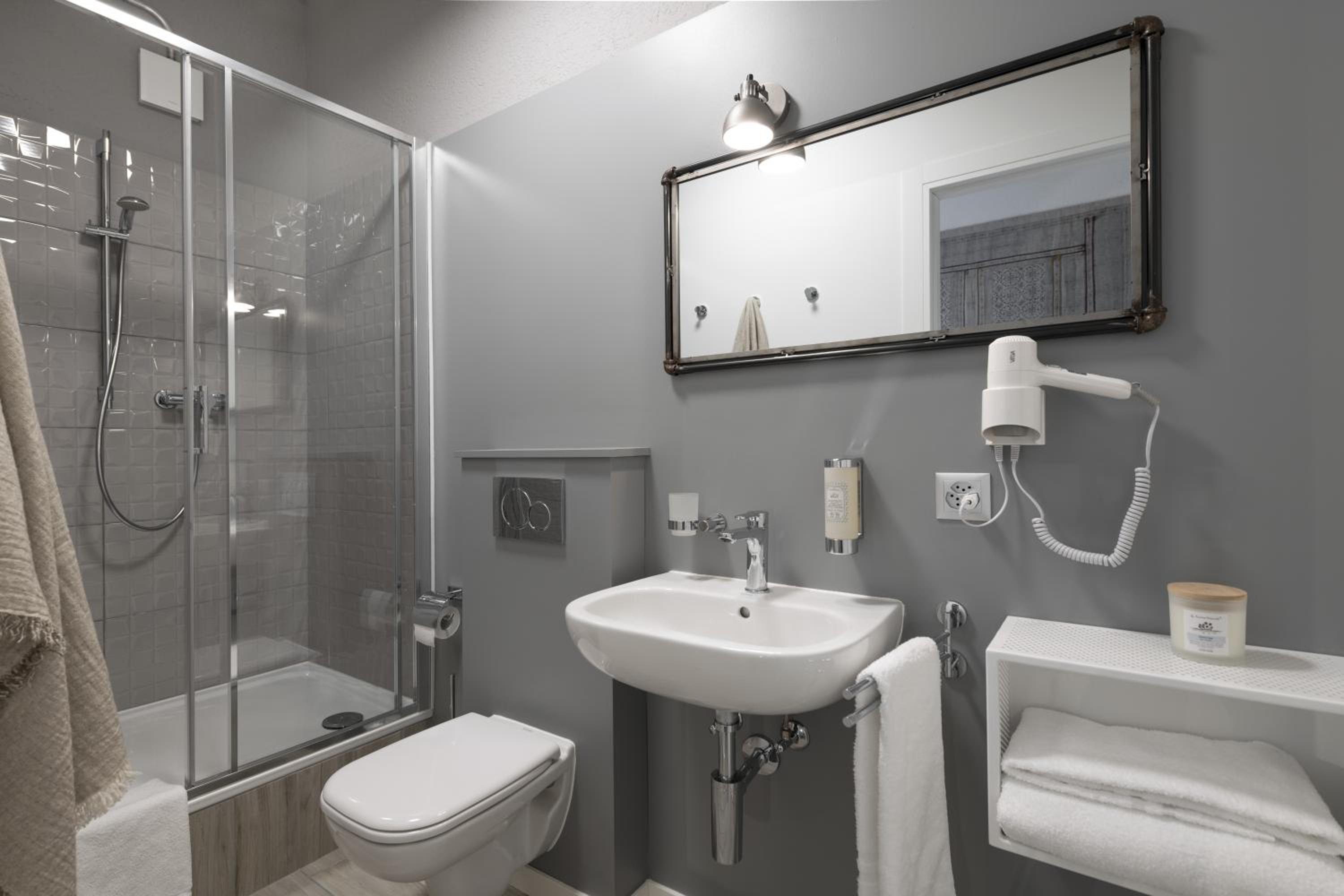Studio Apartment - Photo 2