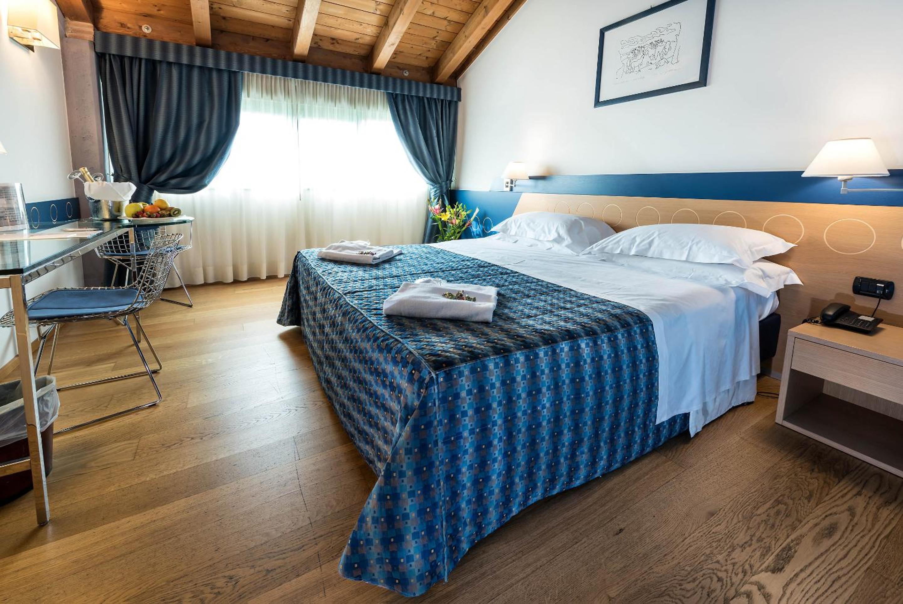 Standard Double or Twin Room - Photo 1