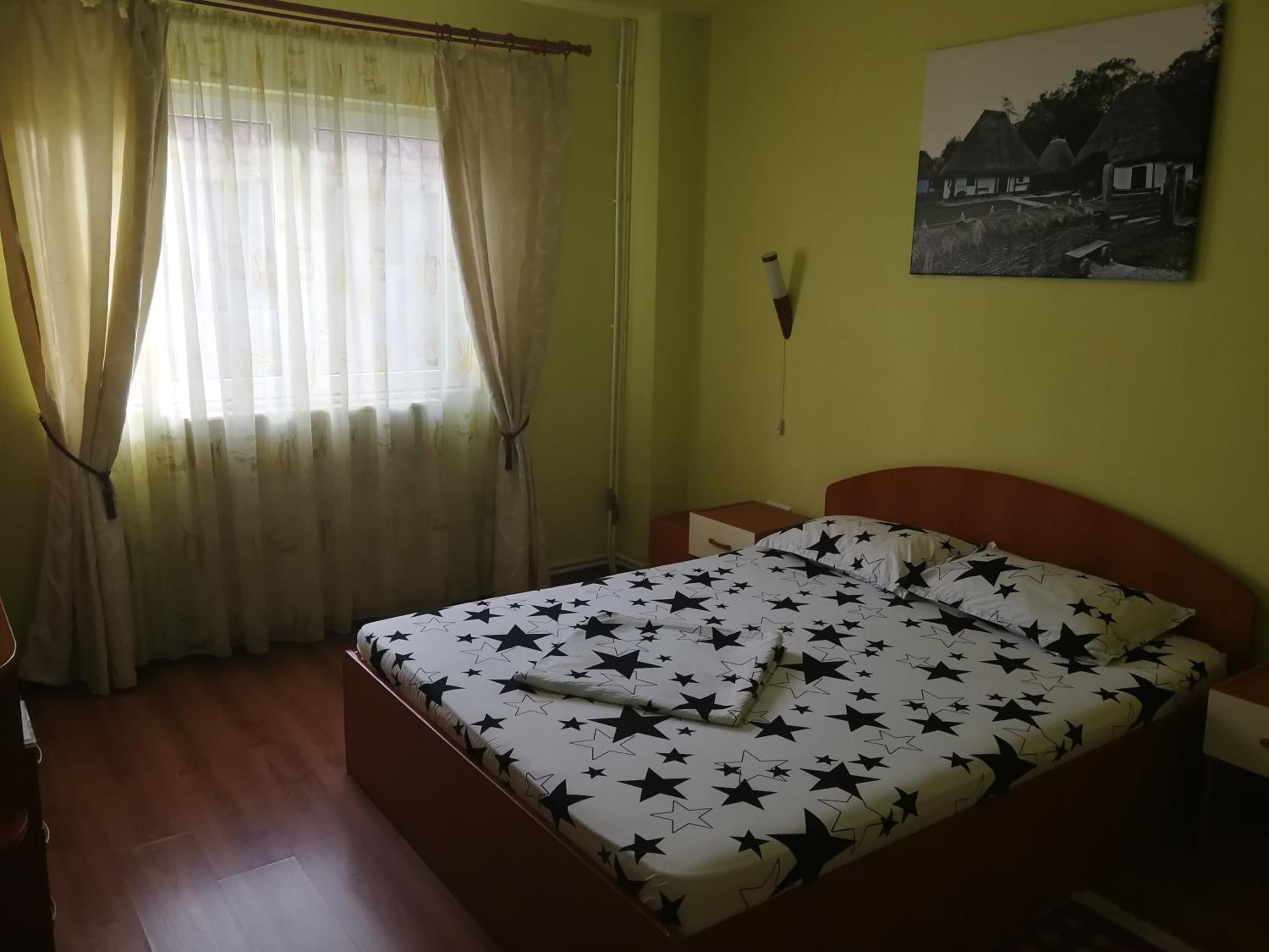 Five-Bedroom House photo 1