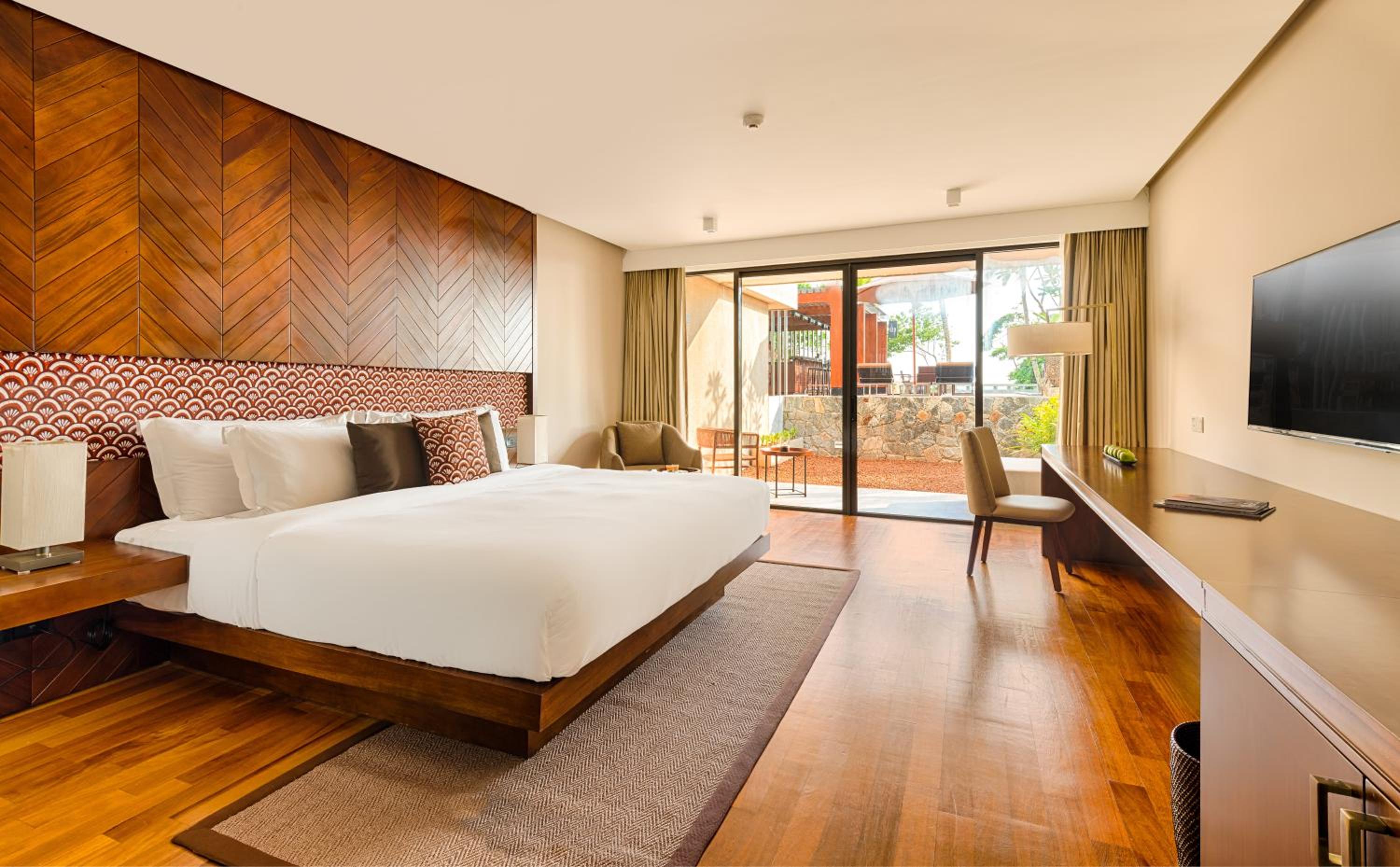 Deluxe Room - Complimentary sundowner cocktail from 5:30 pm to 6:30 pm