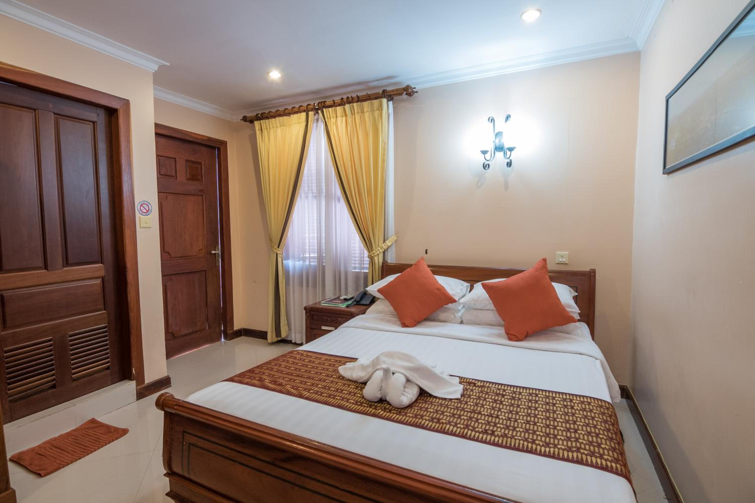 Deluxe Double Room - Photo 9
