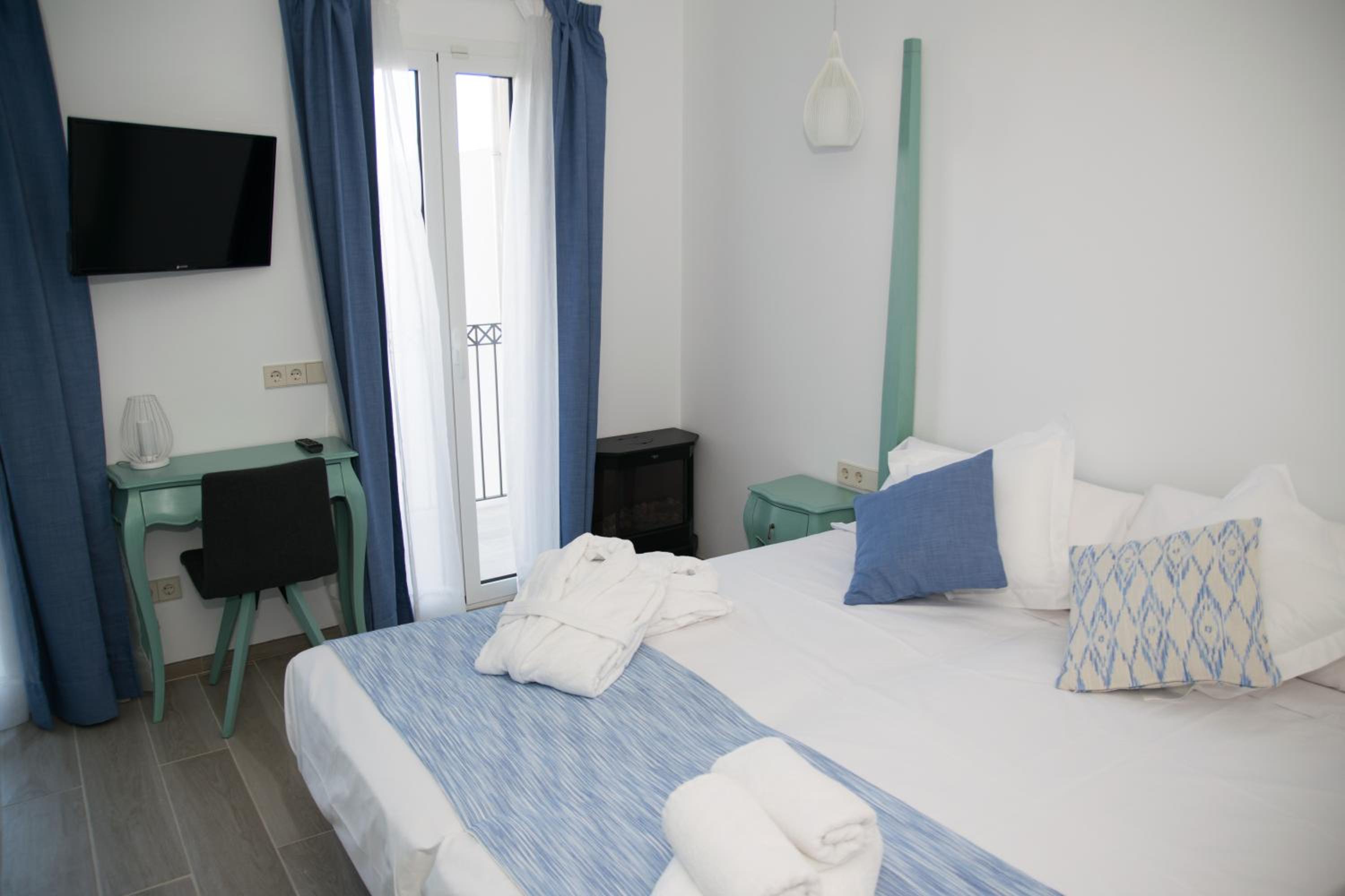 Superior Double Room with Balcony - Disability Access
