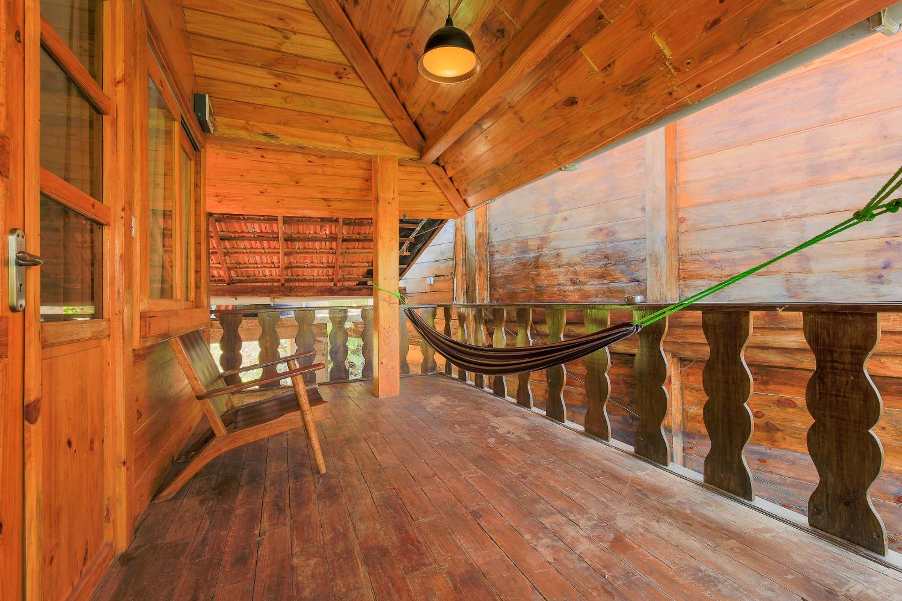 Family Room with Balcony photo 3
