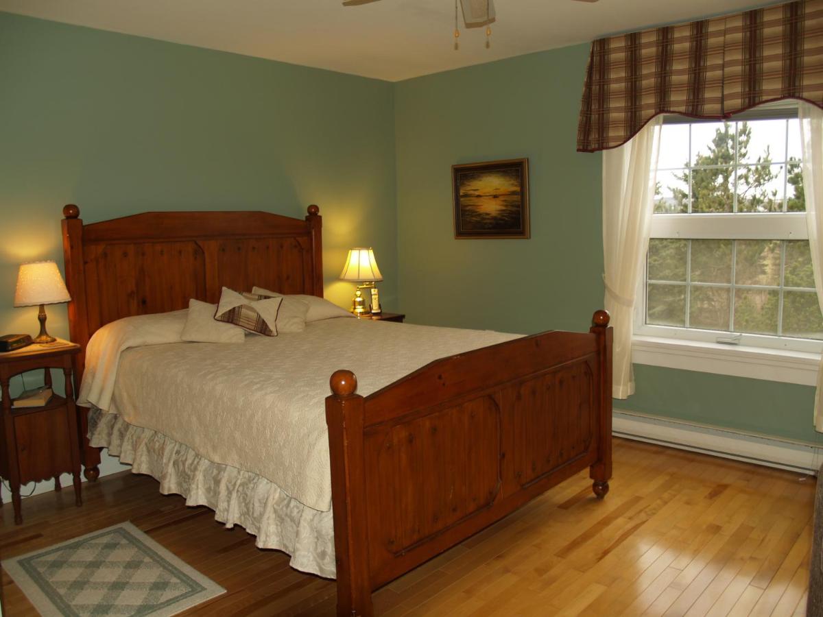 Deluxe Queen Suite photo 1