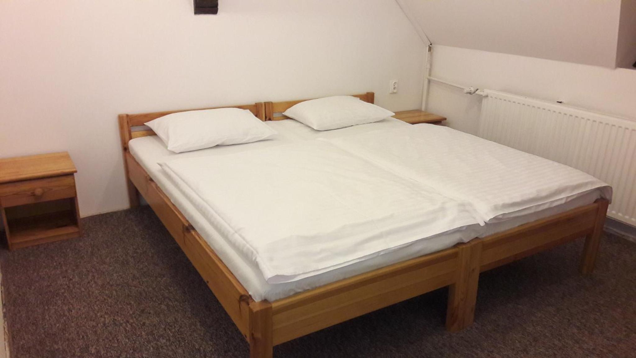 Double Room with Bathroom - Photo 3