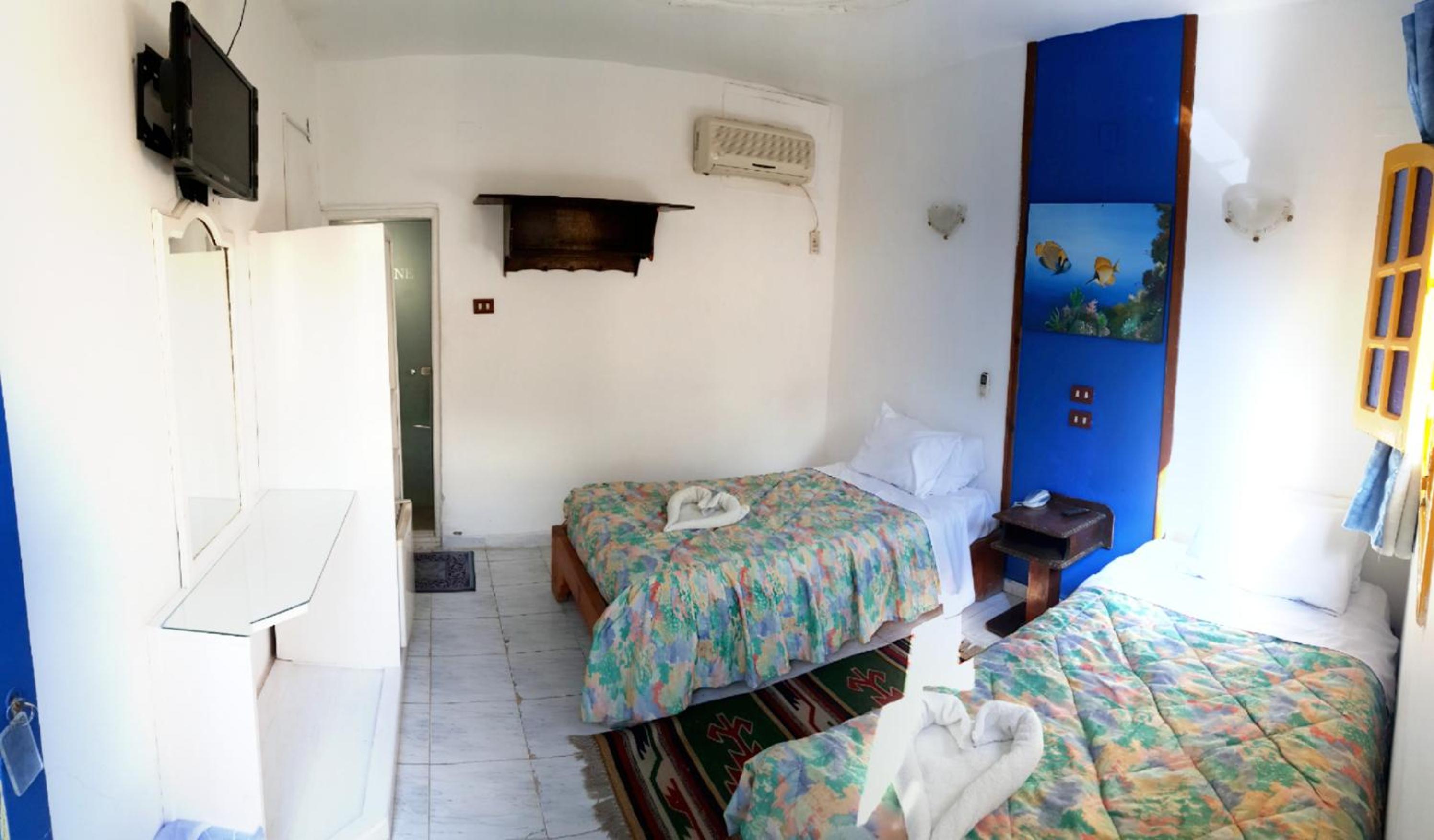 Twin Room - Photo 2