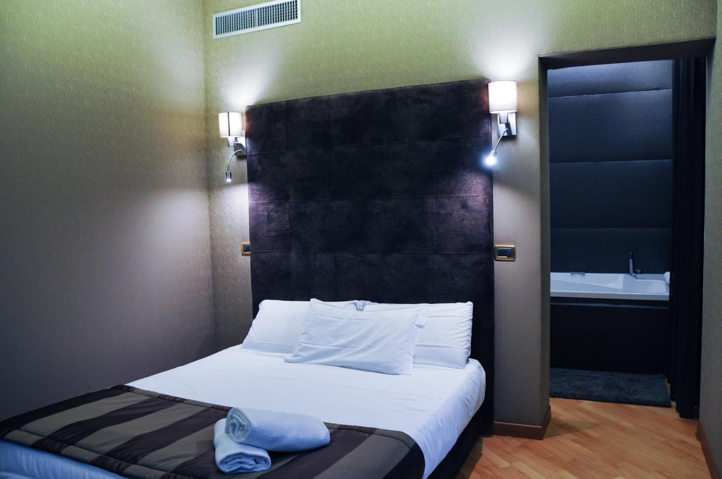 Suite with Spa Bath photo 1