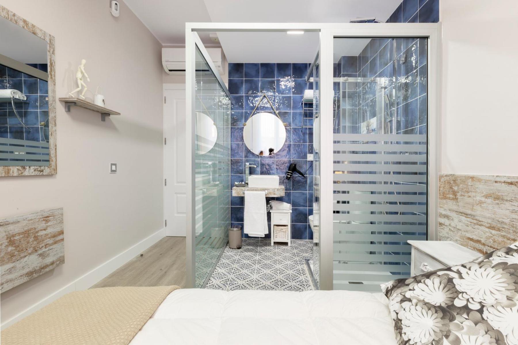 Deluxe Single Room with Balcony photo 2
