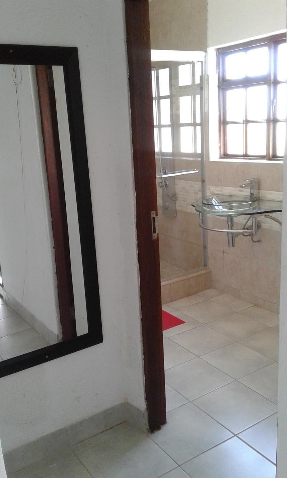 Quadruple Room with Private Bathroom photo 2