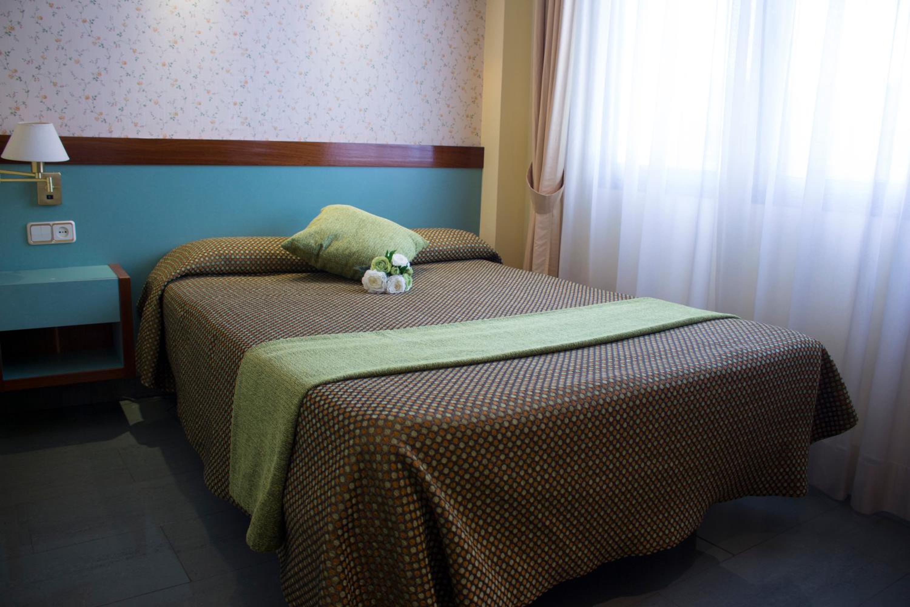 Small Single Room photo 2