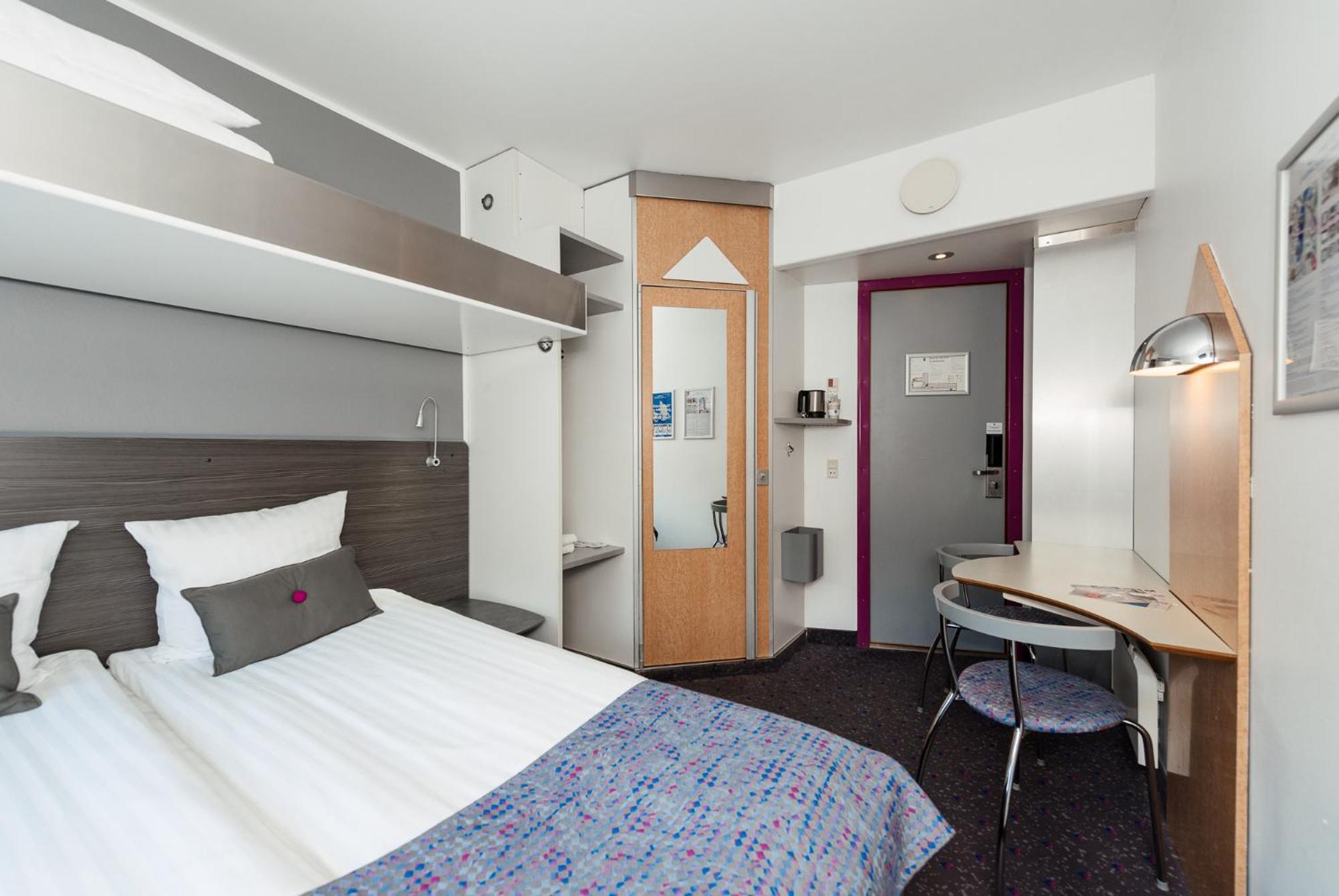 Commodore Room